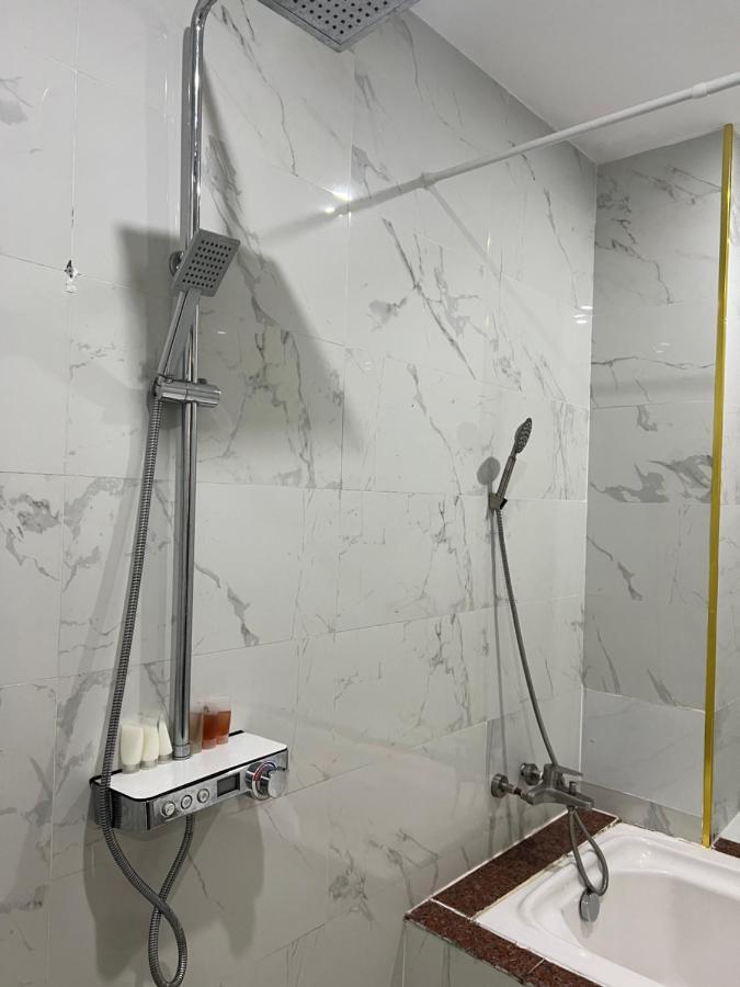Thanh Vinh & 4*