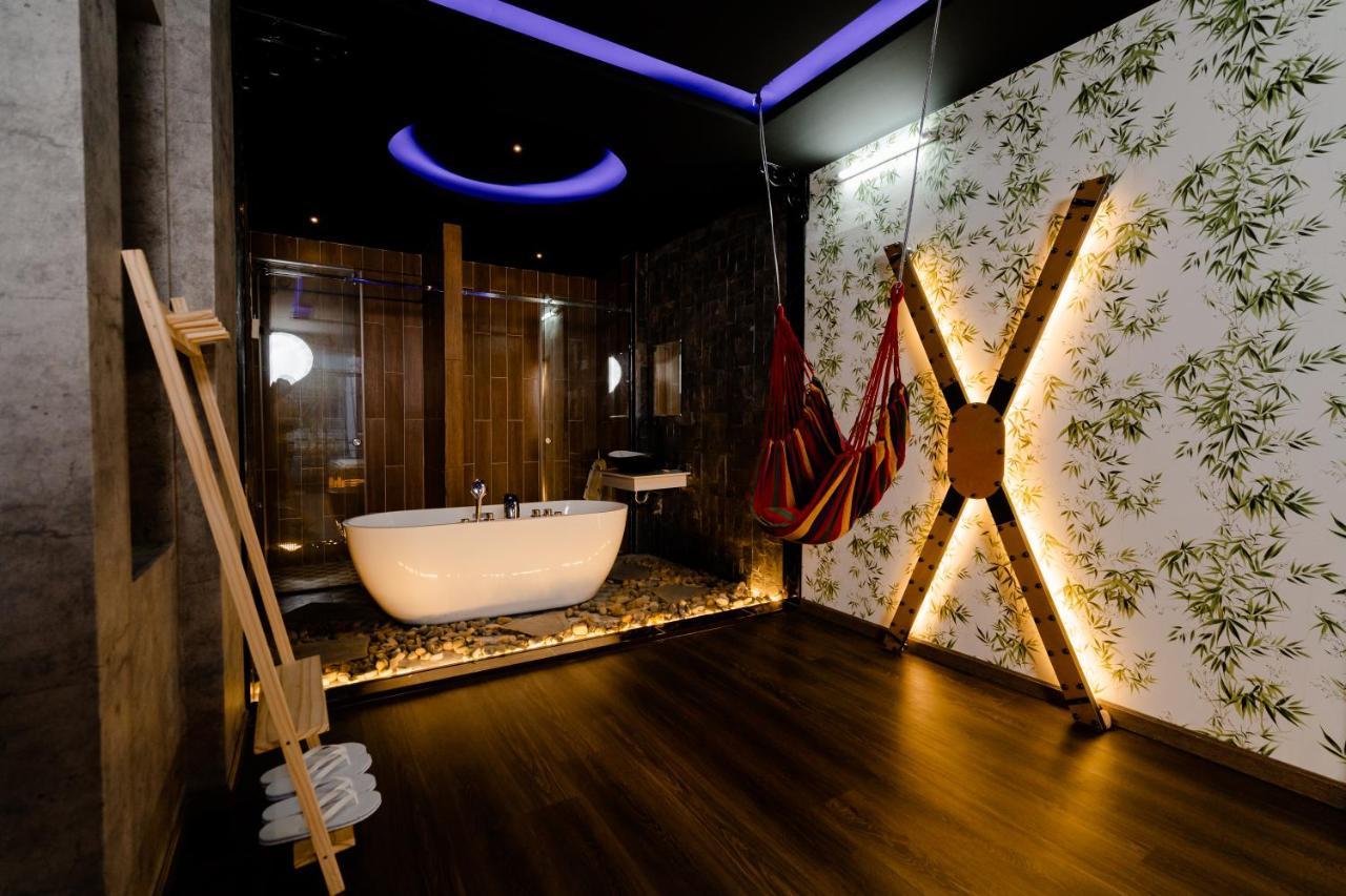 Love hotel Viking Ho Chi Minh City