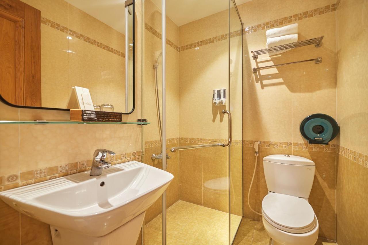 Bin Bin 10 - Mimosa Near Tan Son Nhat Airport Hotel