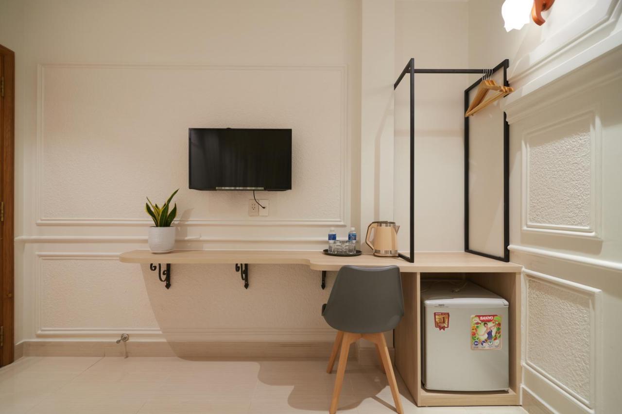 Bin Bin 10 - Mimosa Near Tan Son Nhat Airport Hotel