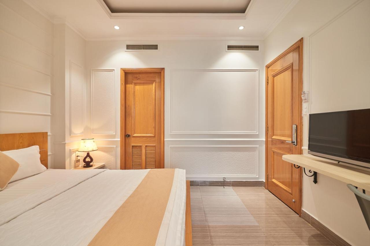 Bin Bin 10 - Mimosa Near Tan Son Nhat Airport Hotel