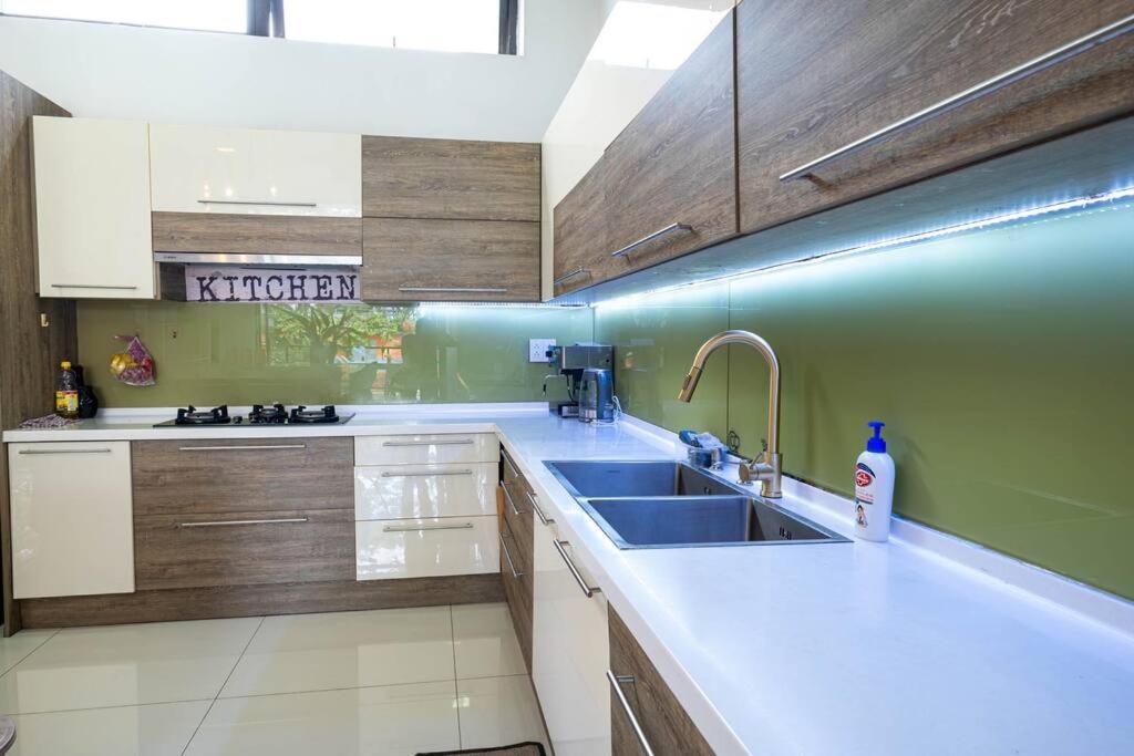 Villa Maison Khu Vuon Nhiet Doi Ho Chi Minh City
