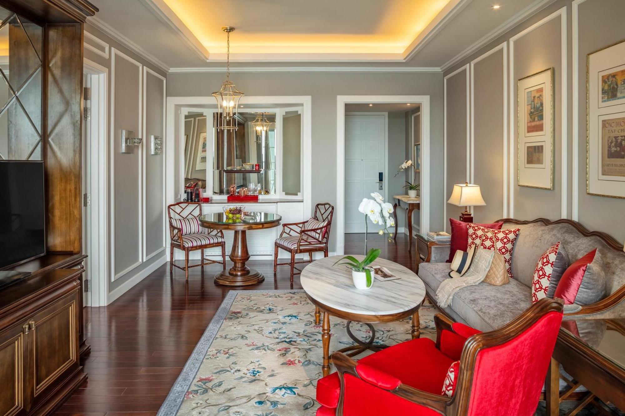 Mia Saigon - Luxury Boutique