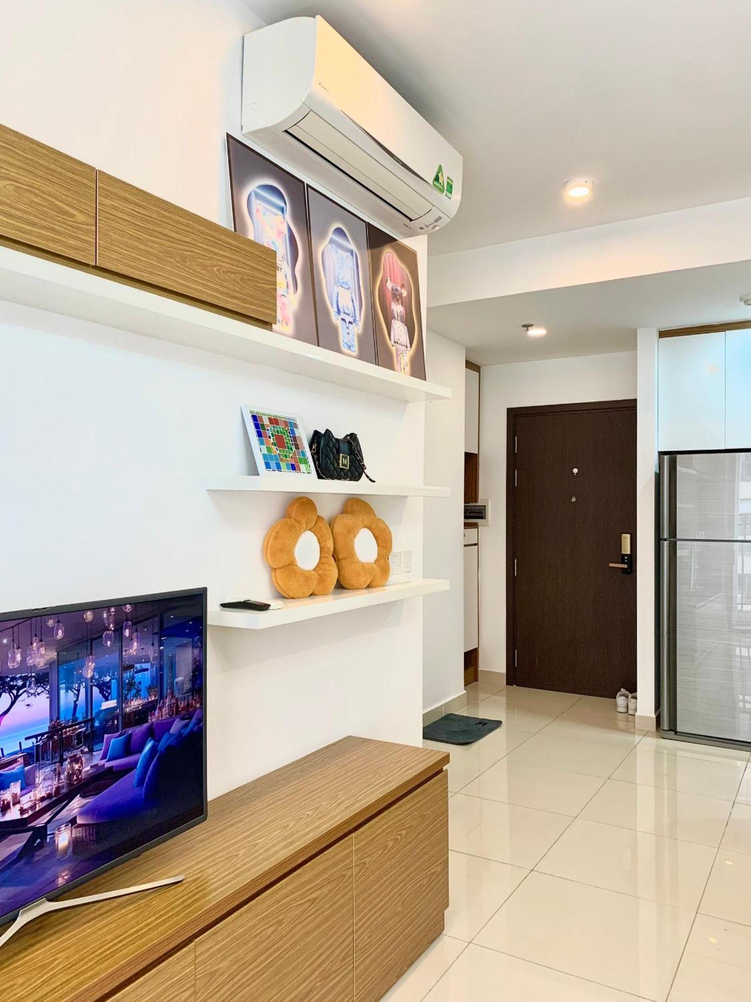 Apartment Golden Apartment- In Central-balcony-all New