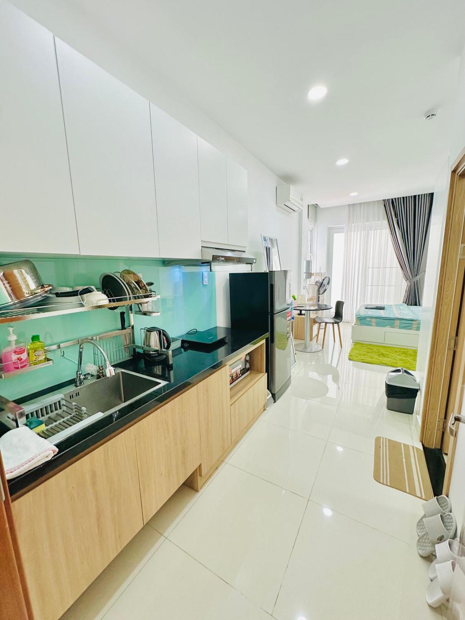 Apartment Quiet Perfect Located 1br With Desk 504 *