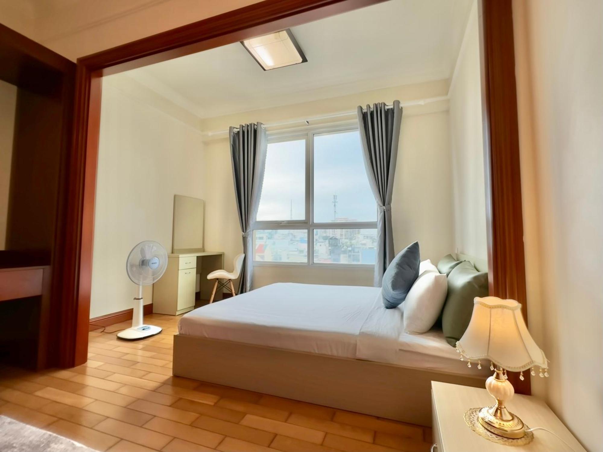 Diny - Rooftop Pool - The Manor 2 Ho Chi Minh City