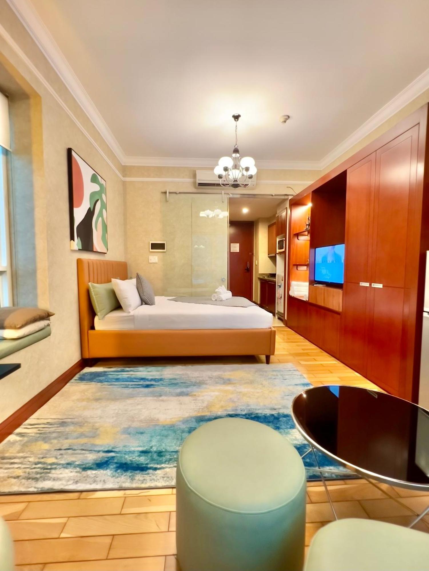 Diny - Rooftop Pool - The Manor 2 Ho Chi Minh City