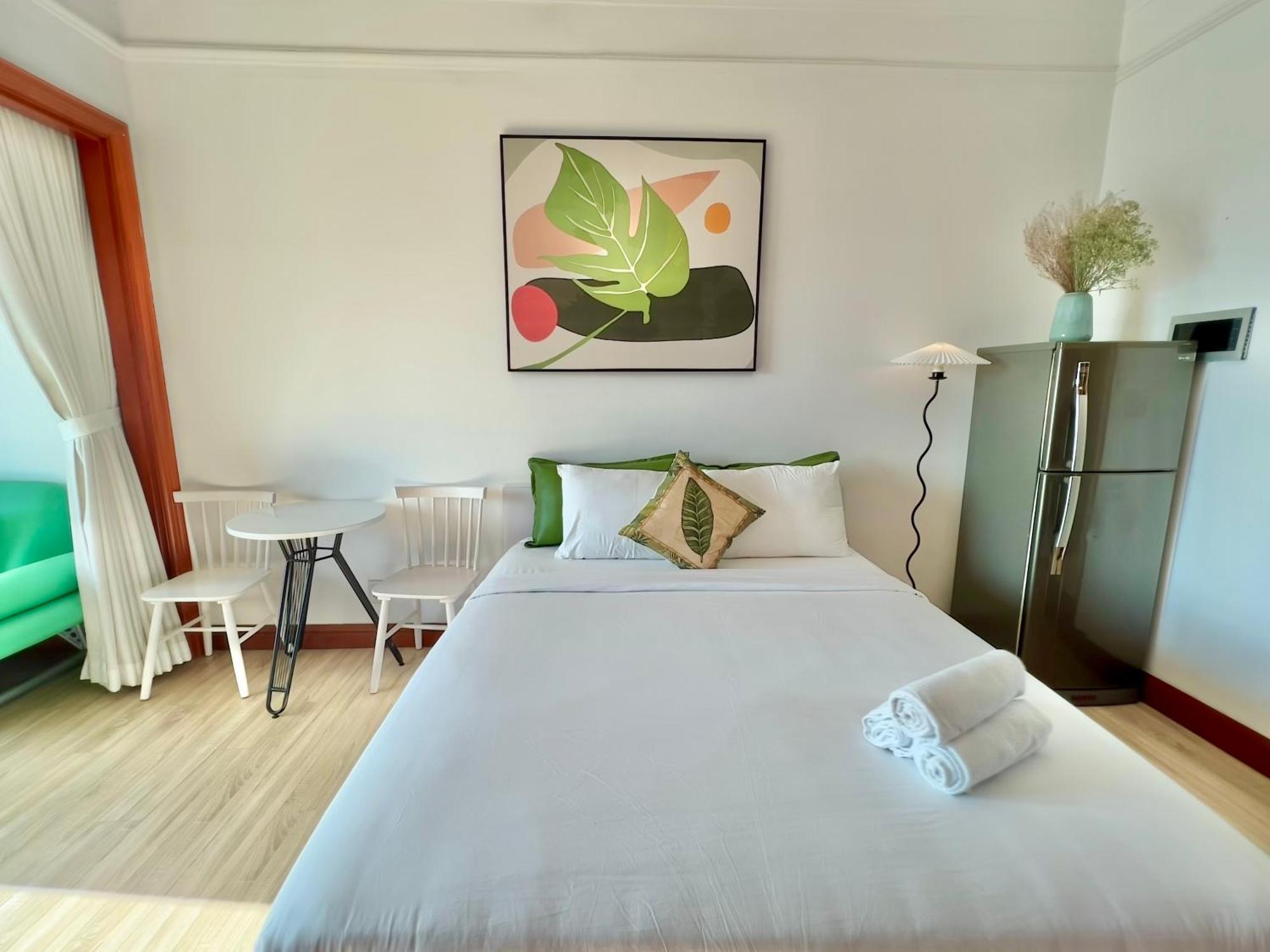 Diny - Rooftop Pool - The Manor 2 Ho Chi Minh City