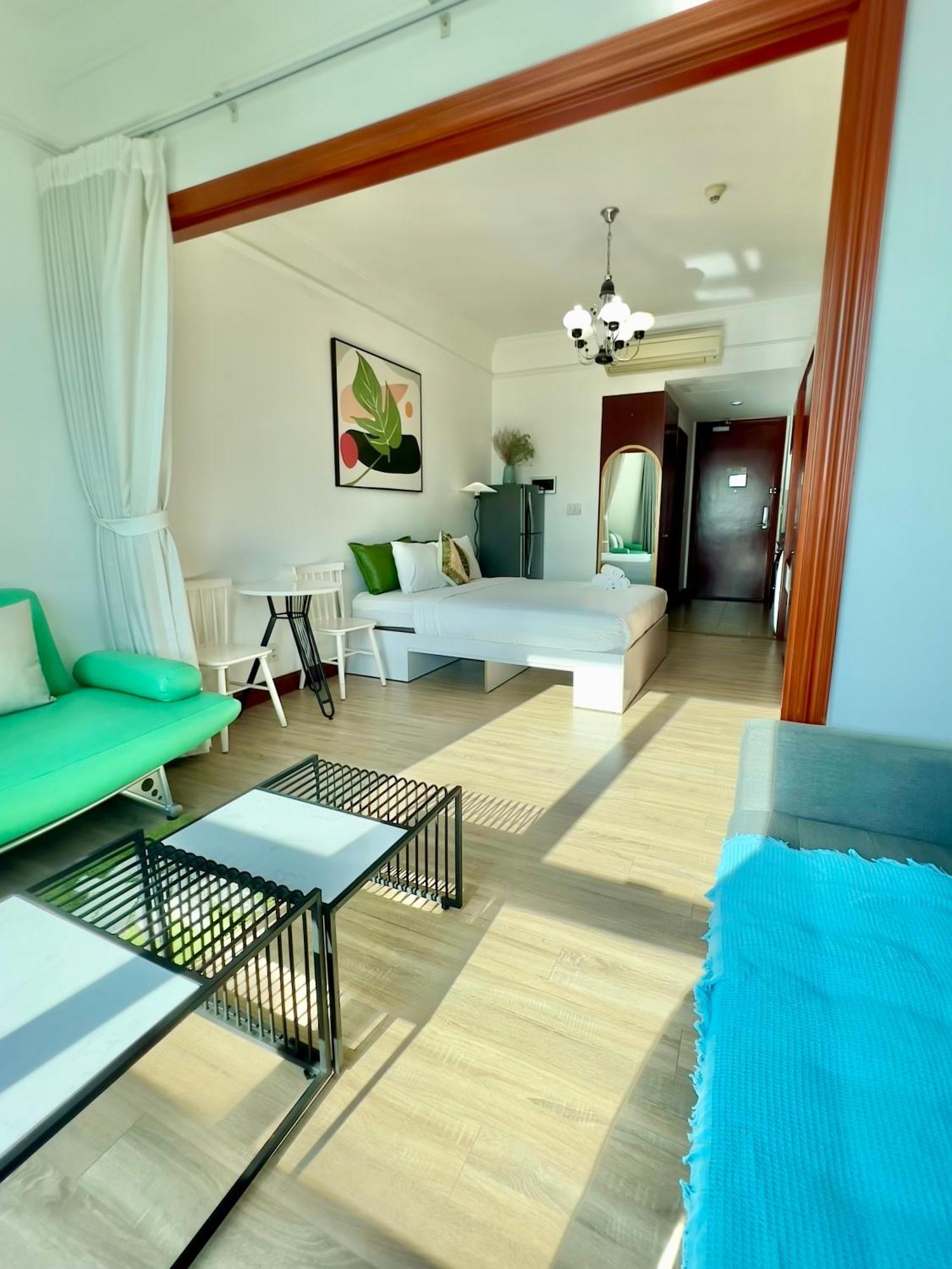 Diny - Rooftop Pool - The Manor 2 Apartment