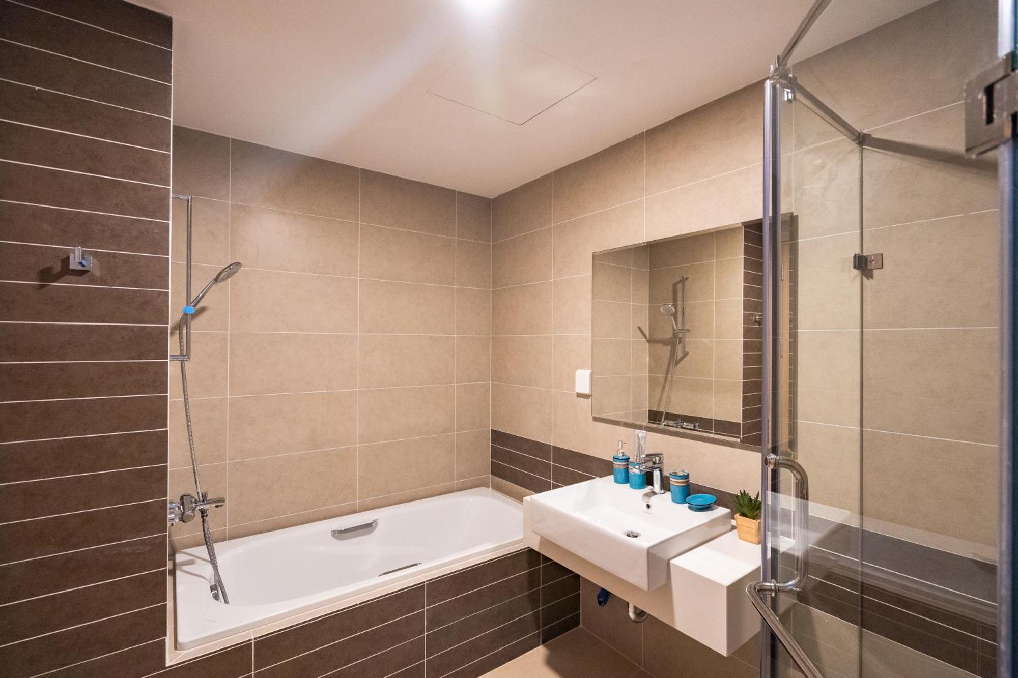 Business District Rivergate - Free Pickup & Pool Apartment Ho Chi Minh City