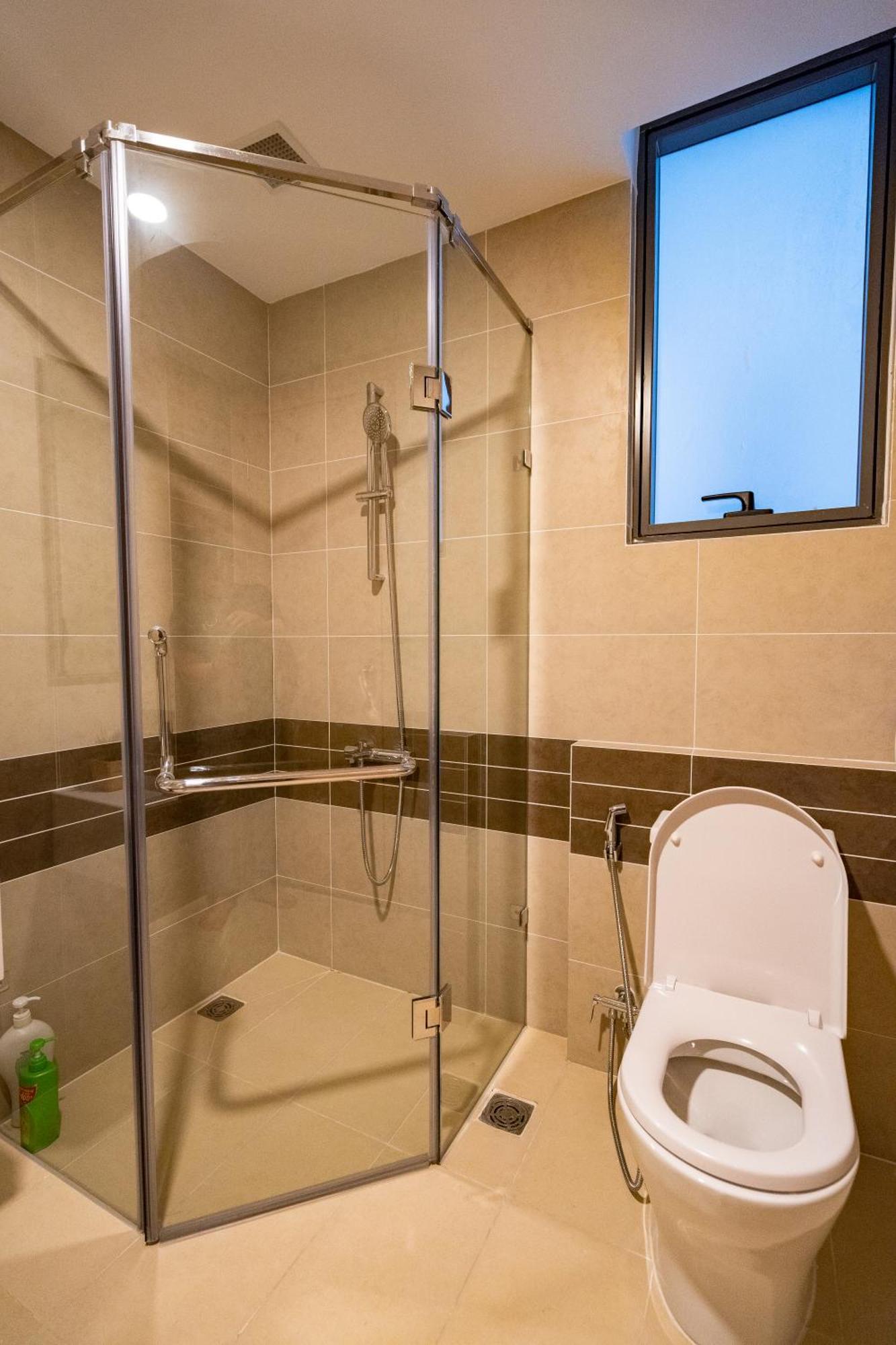 Business District Rivergate - Free Pickup & Pool Apartment *