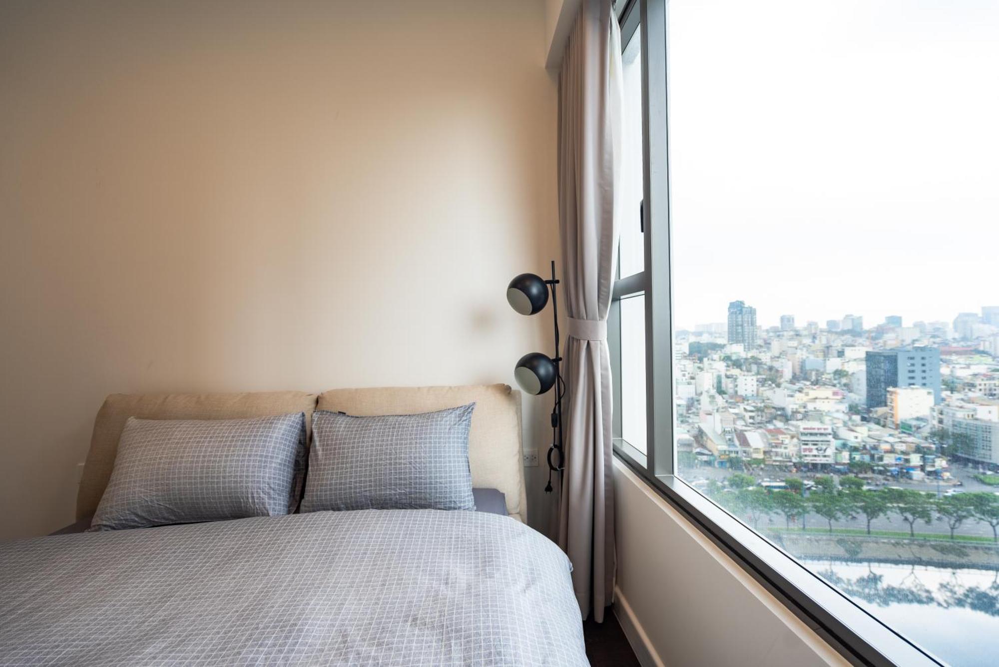 Business District Rivergate - Free Pickup & Pool