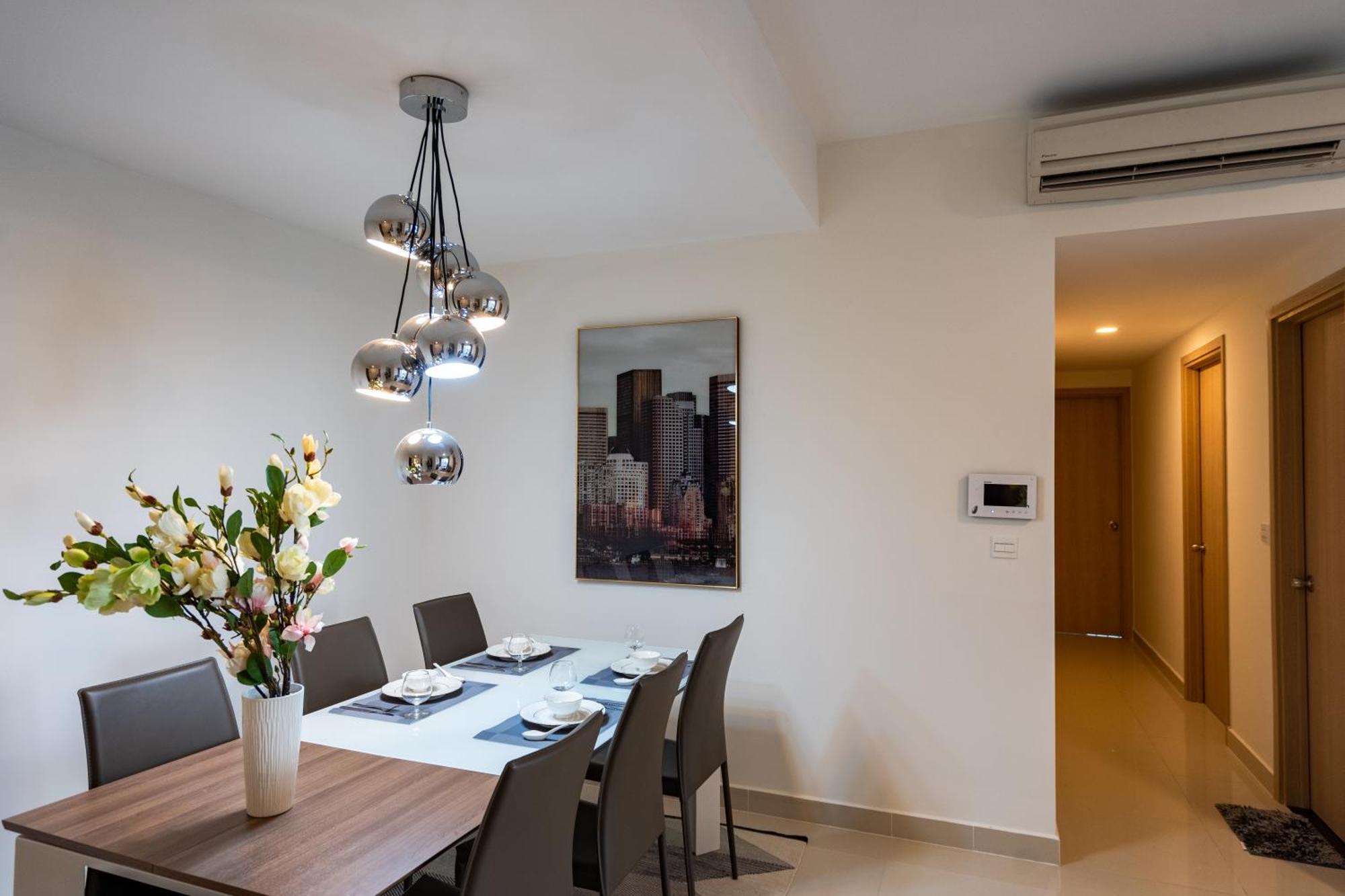 Business District Rivergate - Free Pickup & Pool