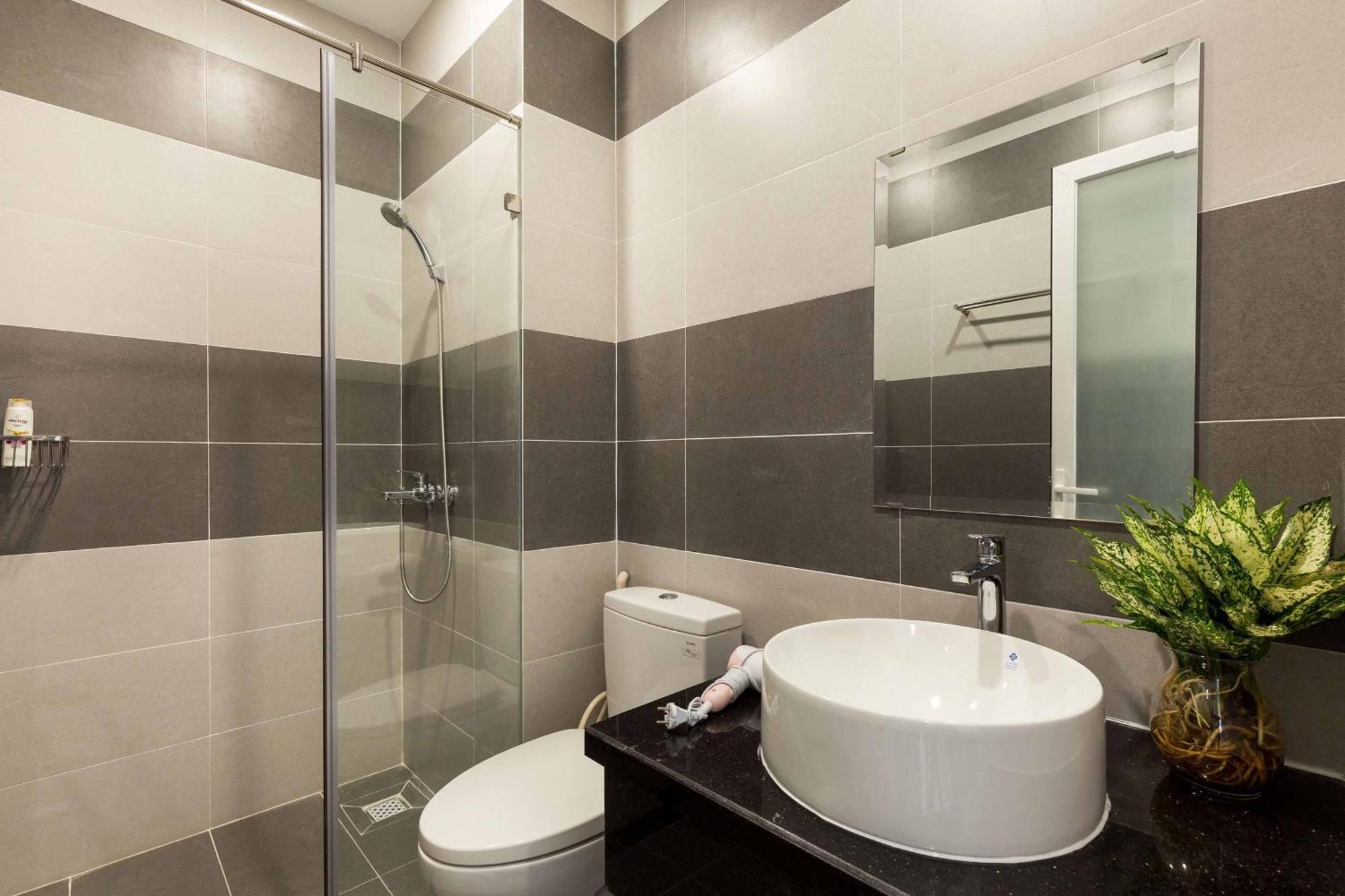 Yours - Airport Apartment