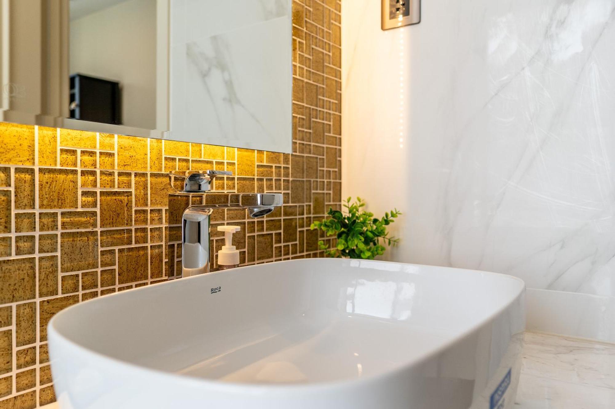 Delux D1,3bedrooms,2 Bath,pool,gym Apartment