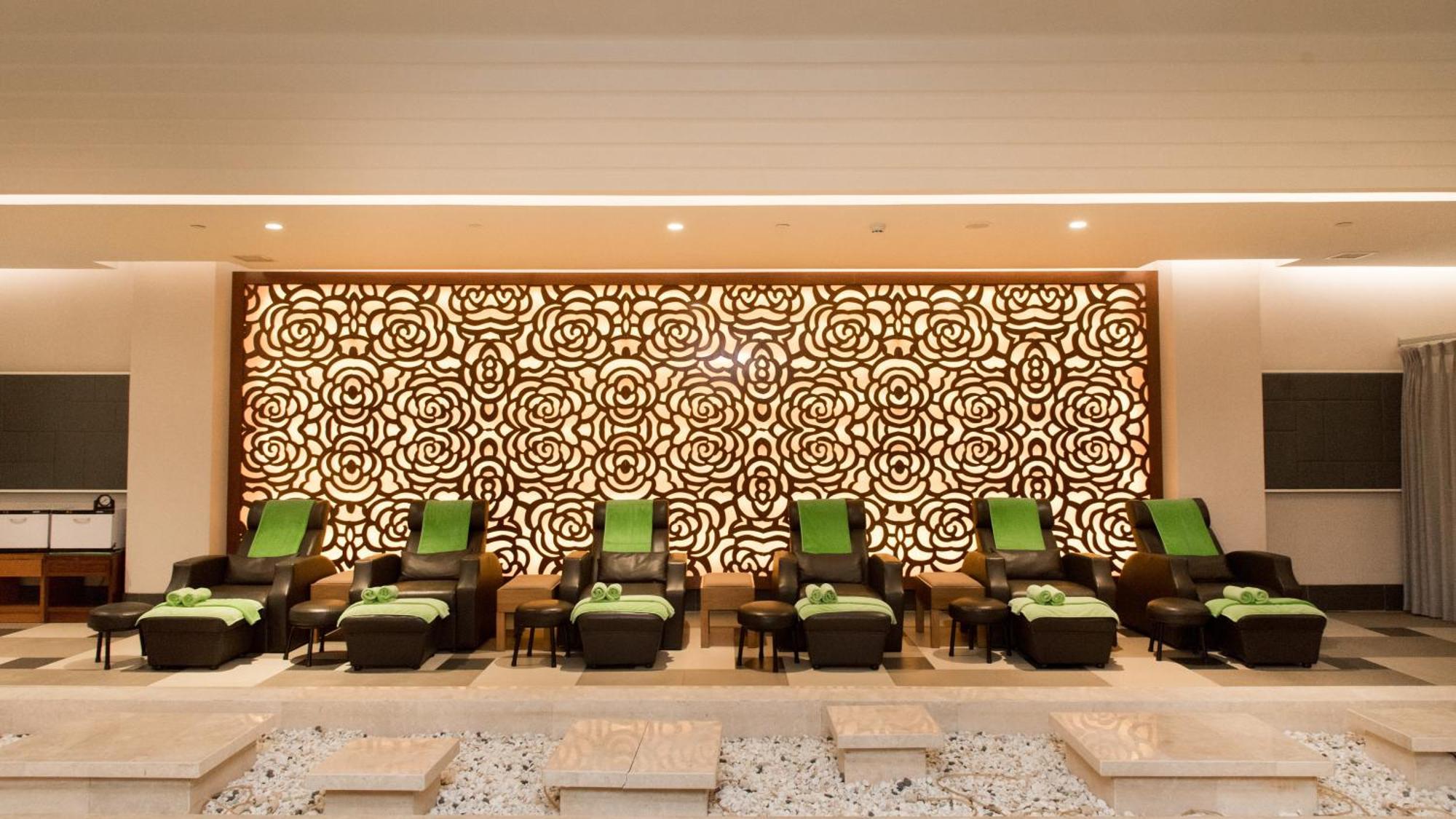 Windsor Plaza Hotel 5*