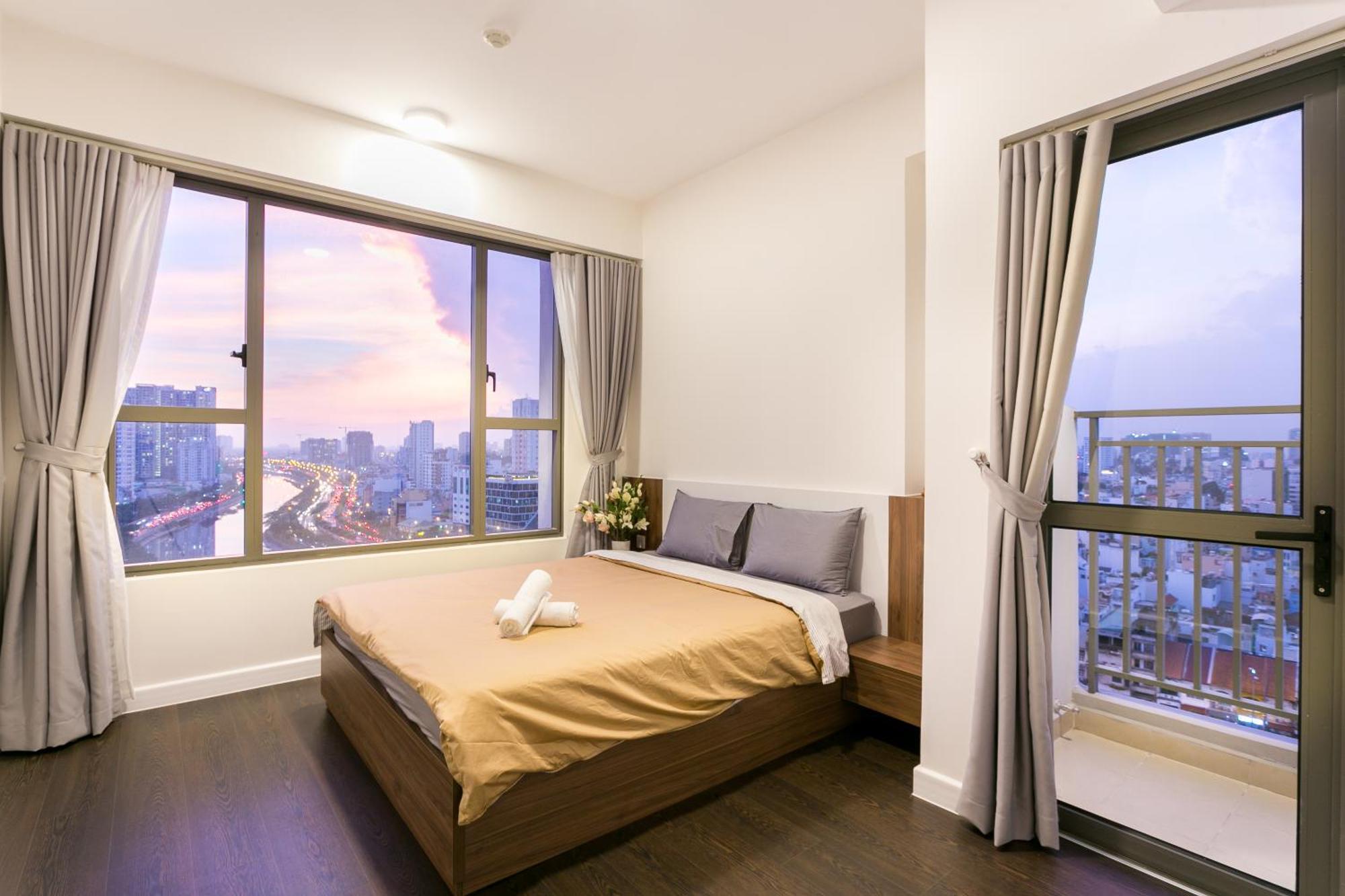 Business District Rivergate - Free Pickup & Pool Apartment