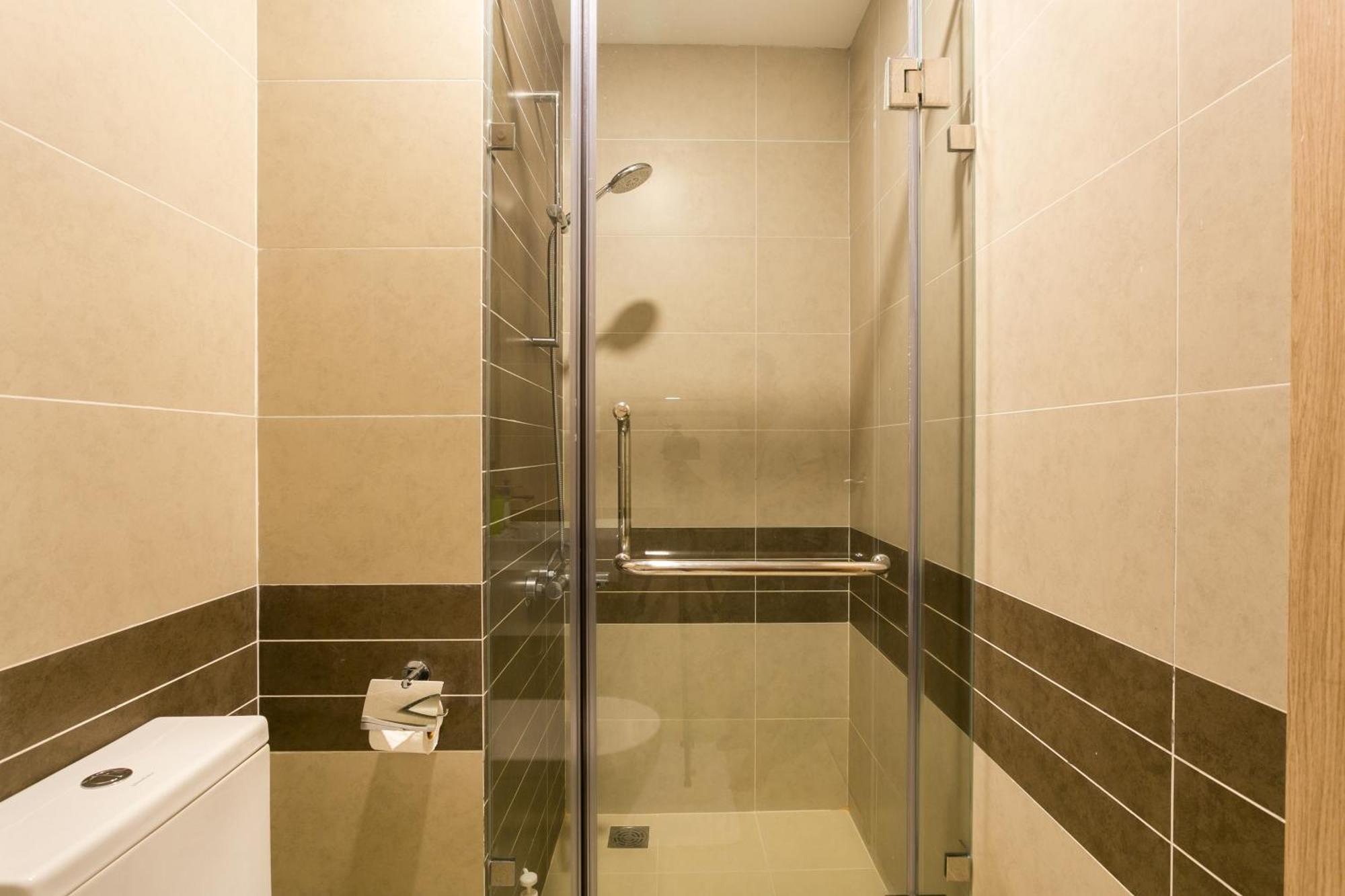 Business District Rivergate - Free Pickup & Pool Apartment