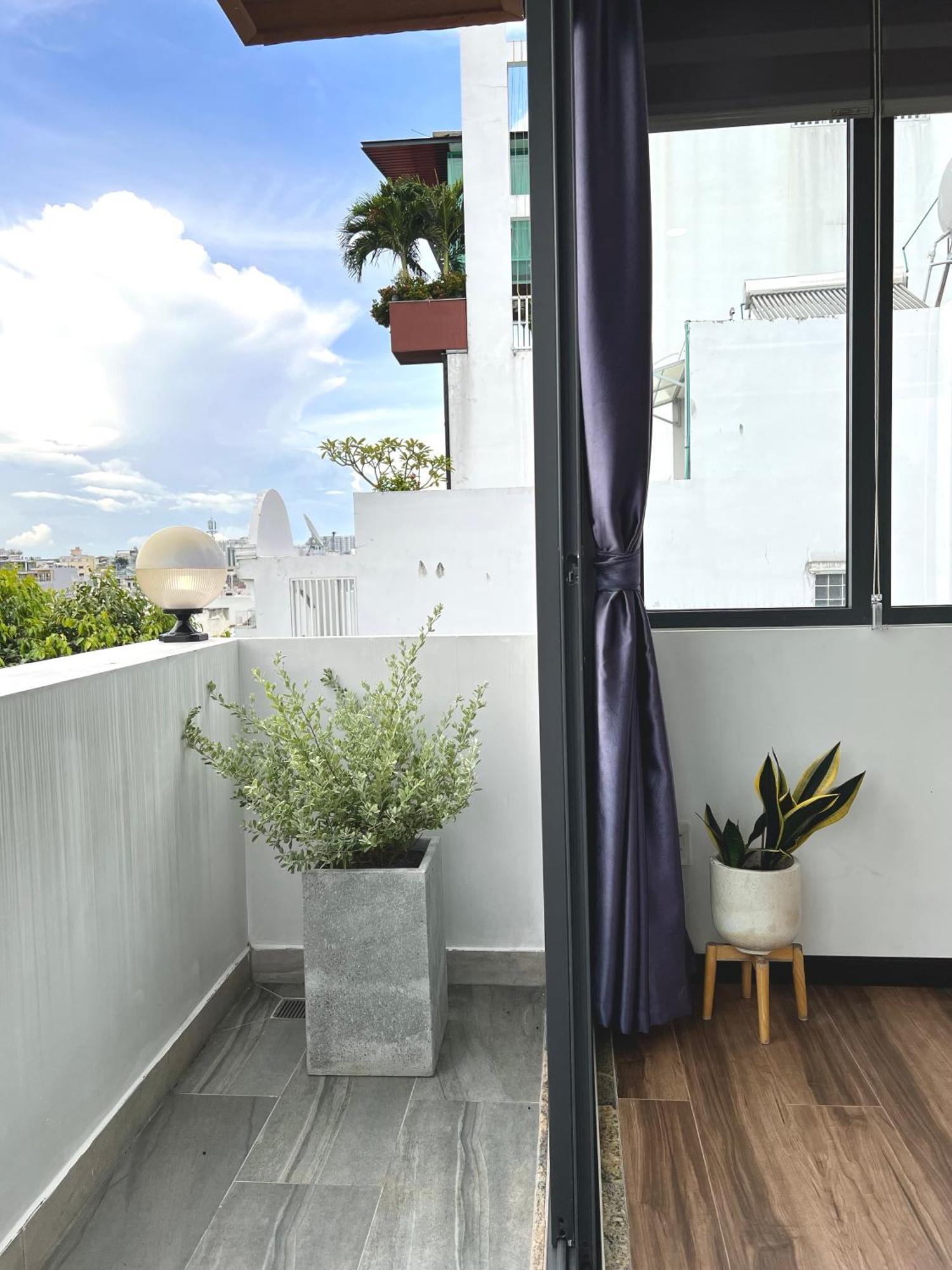 Riverside House Near Airport. Co Phong Khach Rieng Apartment