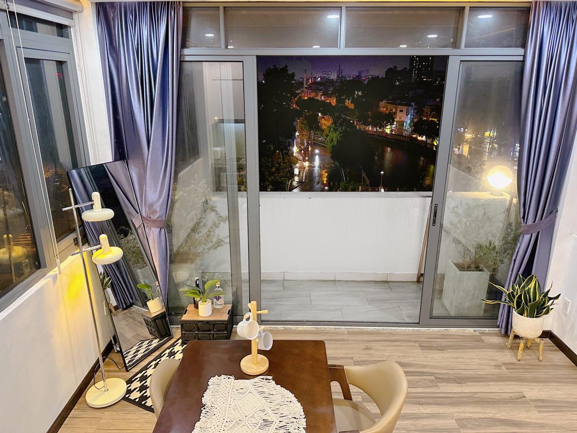 Riverside House Near Airport. Co Phong Khach Rieng Apartment Ho Chi Minh City