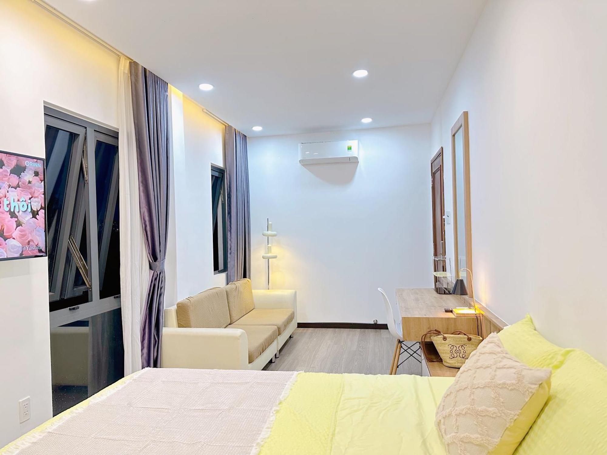 Riverside House Near Airport. Co Phong Khach Rieng Ho Chi Minh City