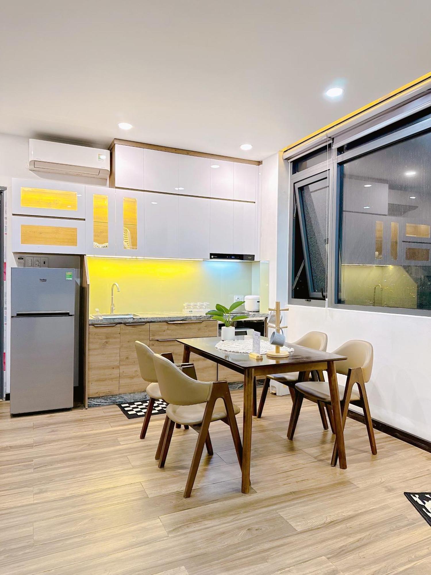 Riverside House Near Airport. Co Phong Khach Rieng *