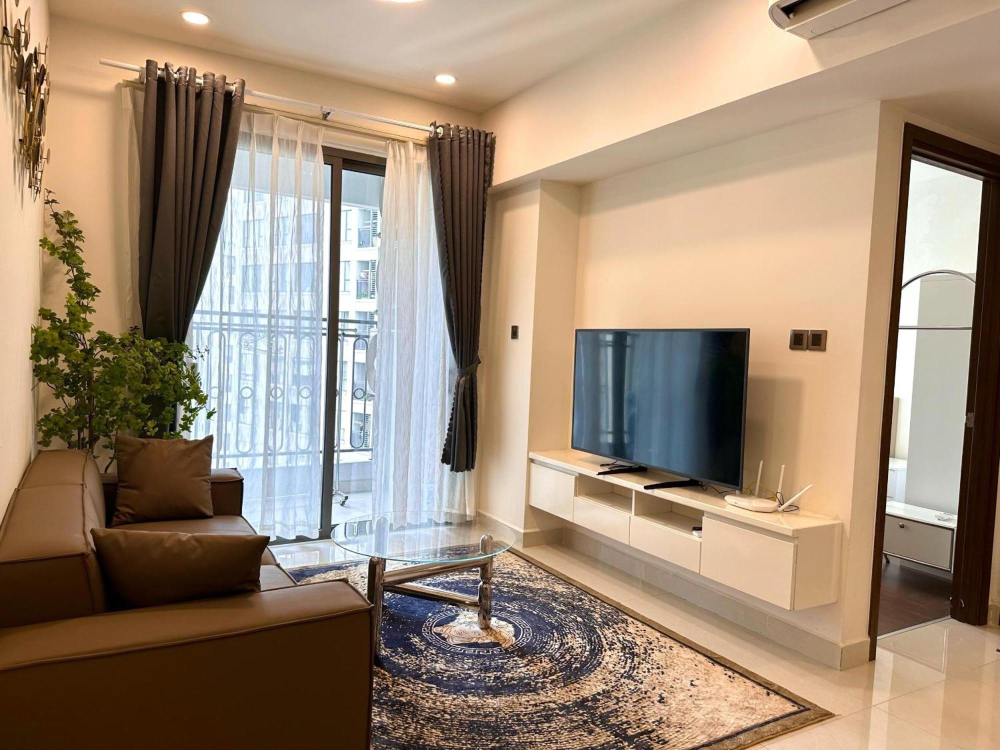 New Luxury 2 Bedroom Saigon Royal 4 Pax , Near District 1,vietnam Ap13 Apartment *