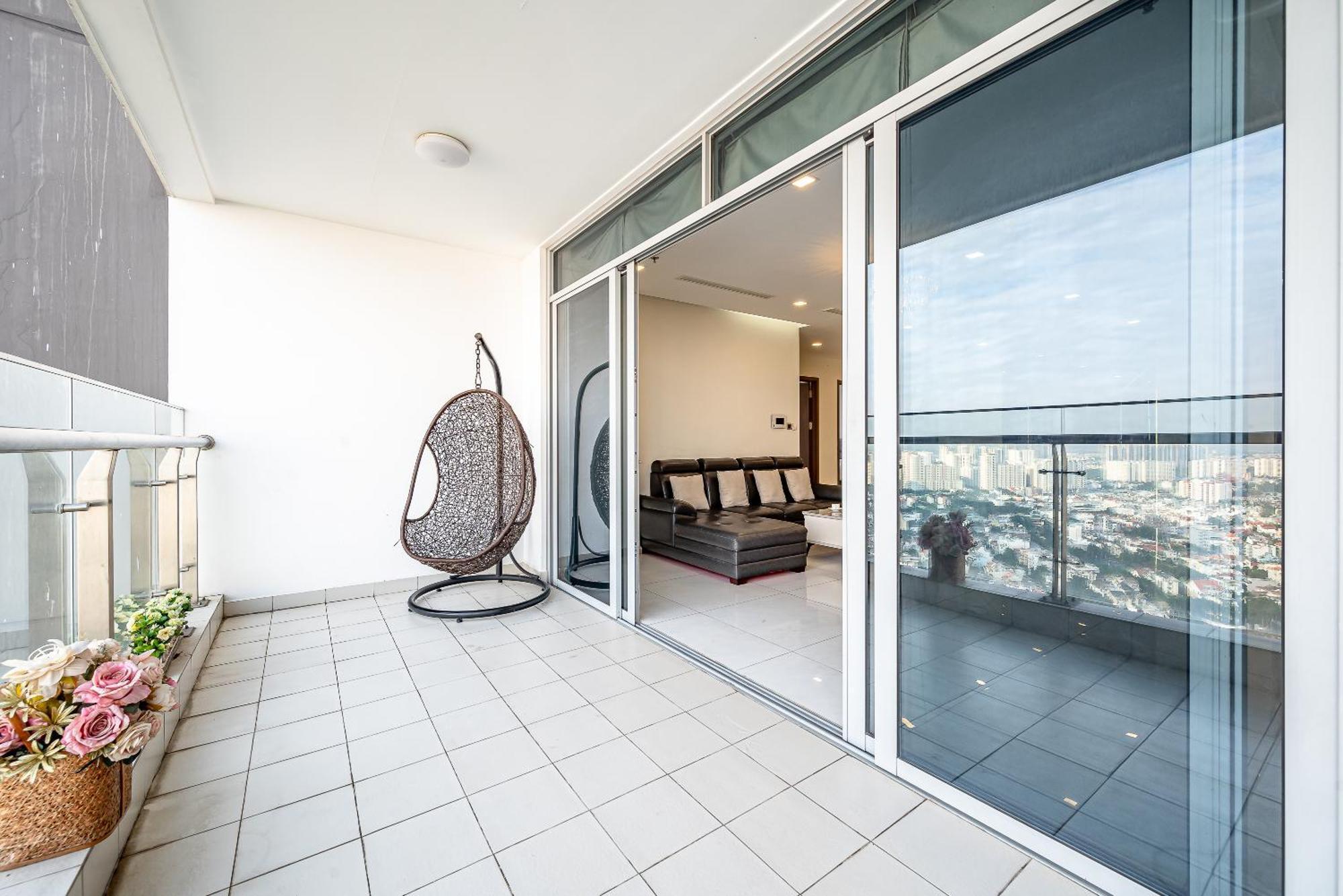 Khách sạn hẻo lánh Vinhomes Condotel Luxury Art In 4*