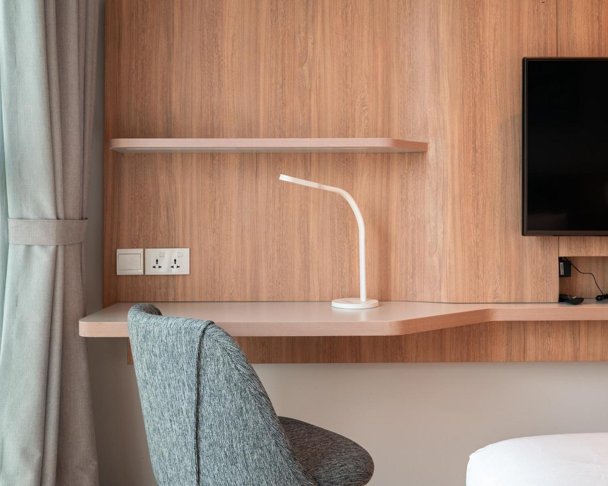 Luxury Zenity 2br In D1 Somerset's Quality
