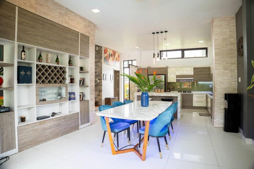 Villa Maison Khu Vuon Nhiet Doi Ho Chi Minh City