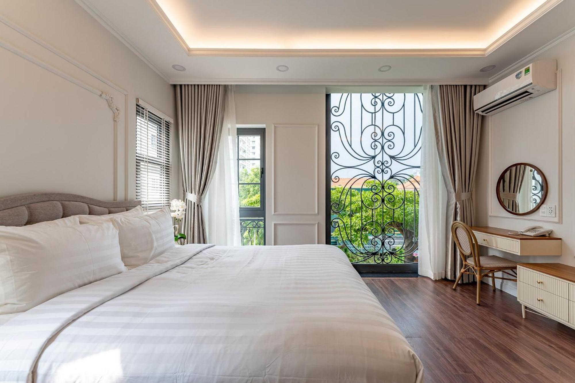 Golden Sun & * Ho Chi Minh City