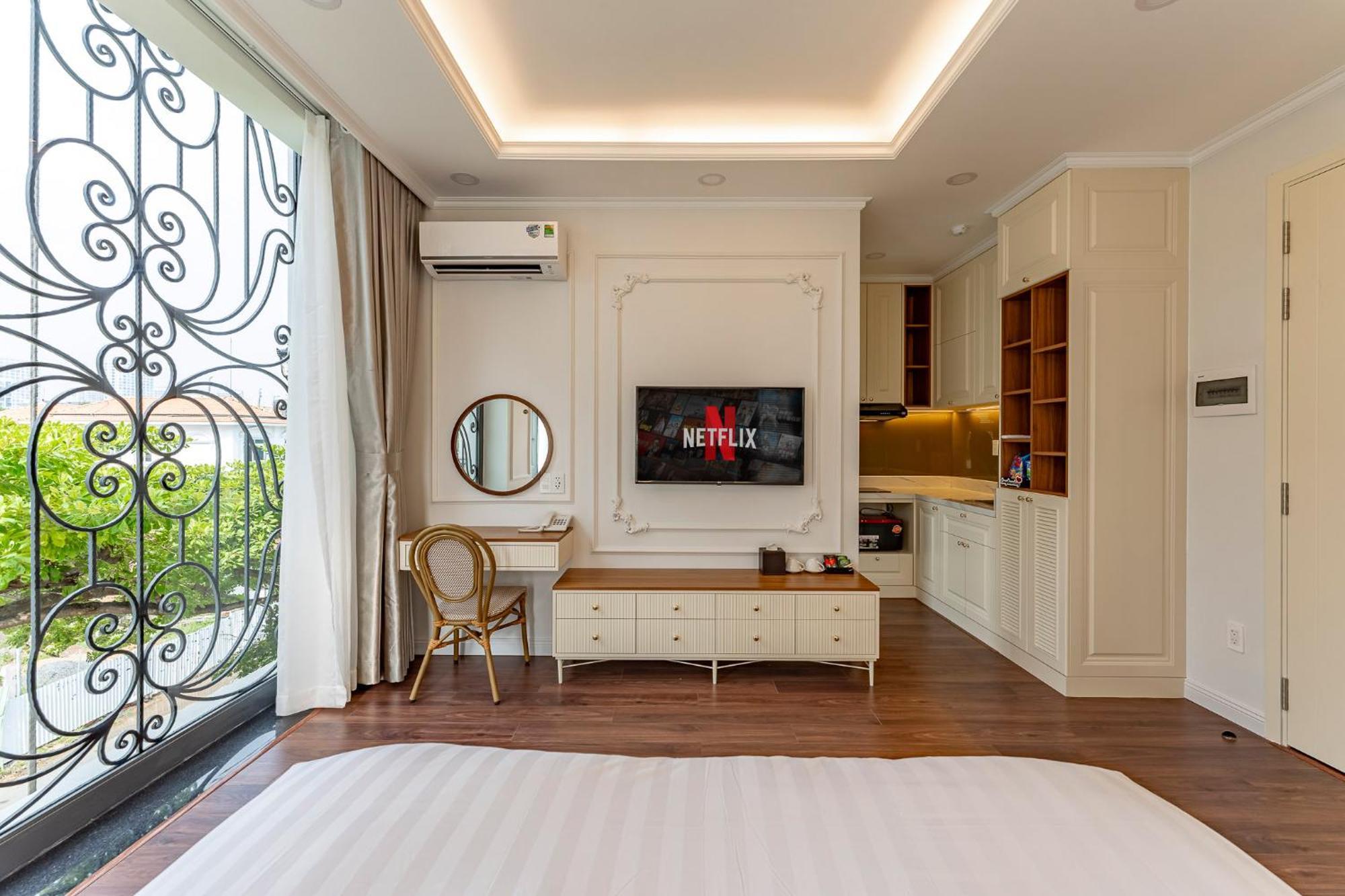 Golden Sun & Ho Chi Minh City