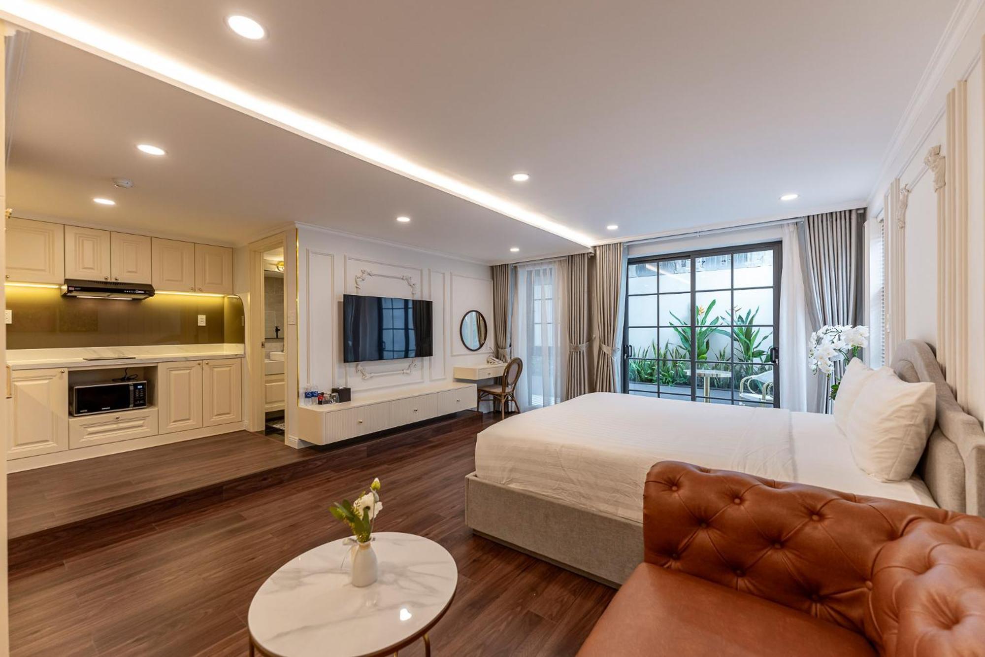 Golden Sun & Ho Chi Minh City