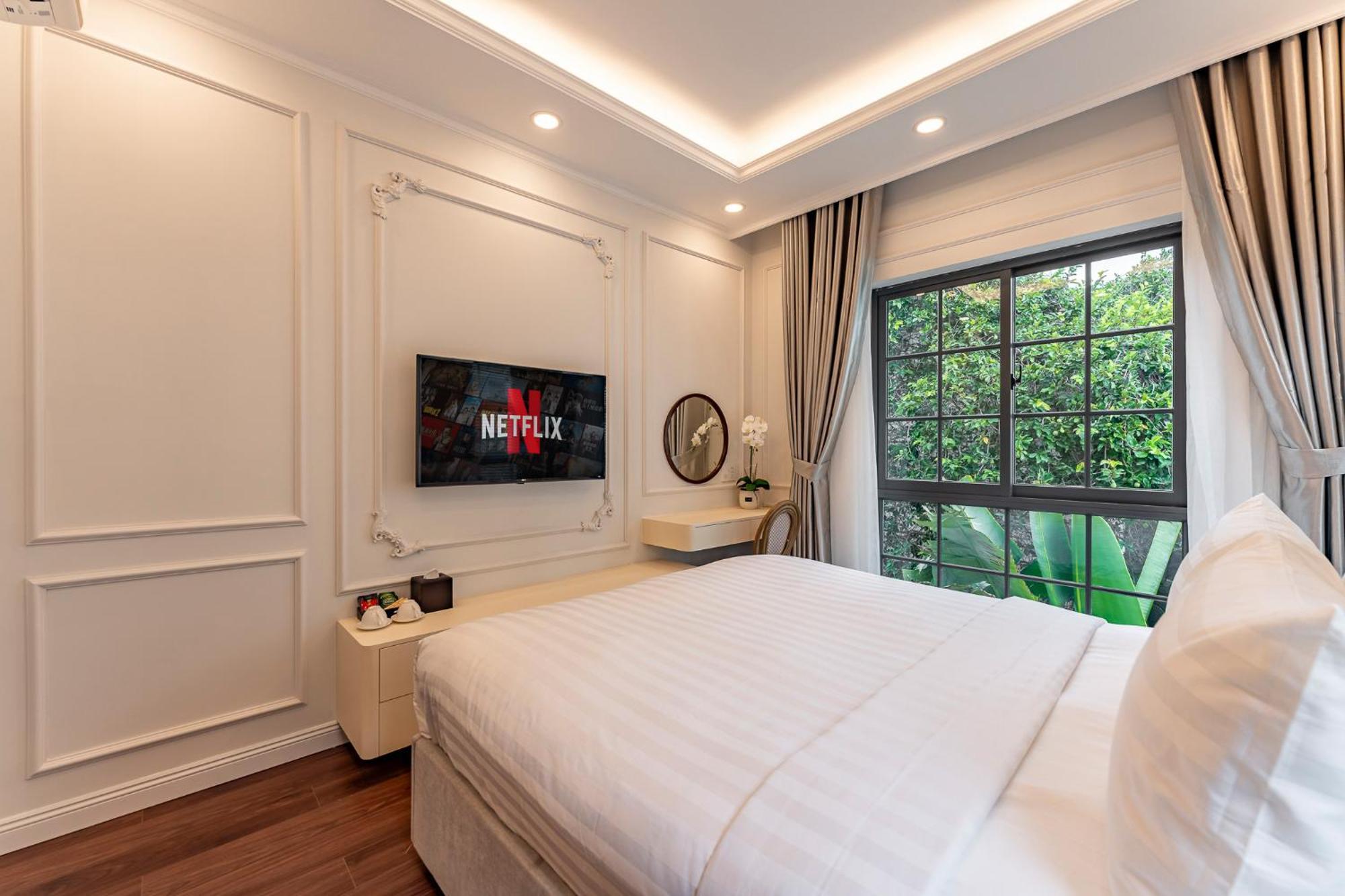 Golden Sun & Ho Chi Minh City