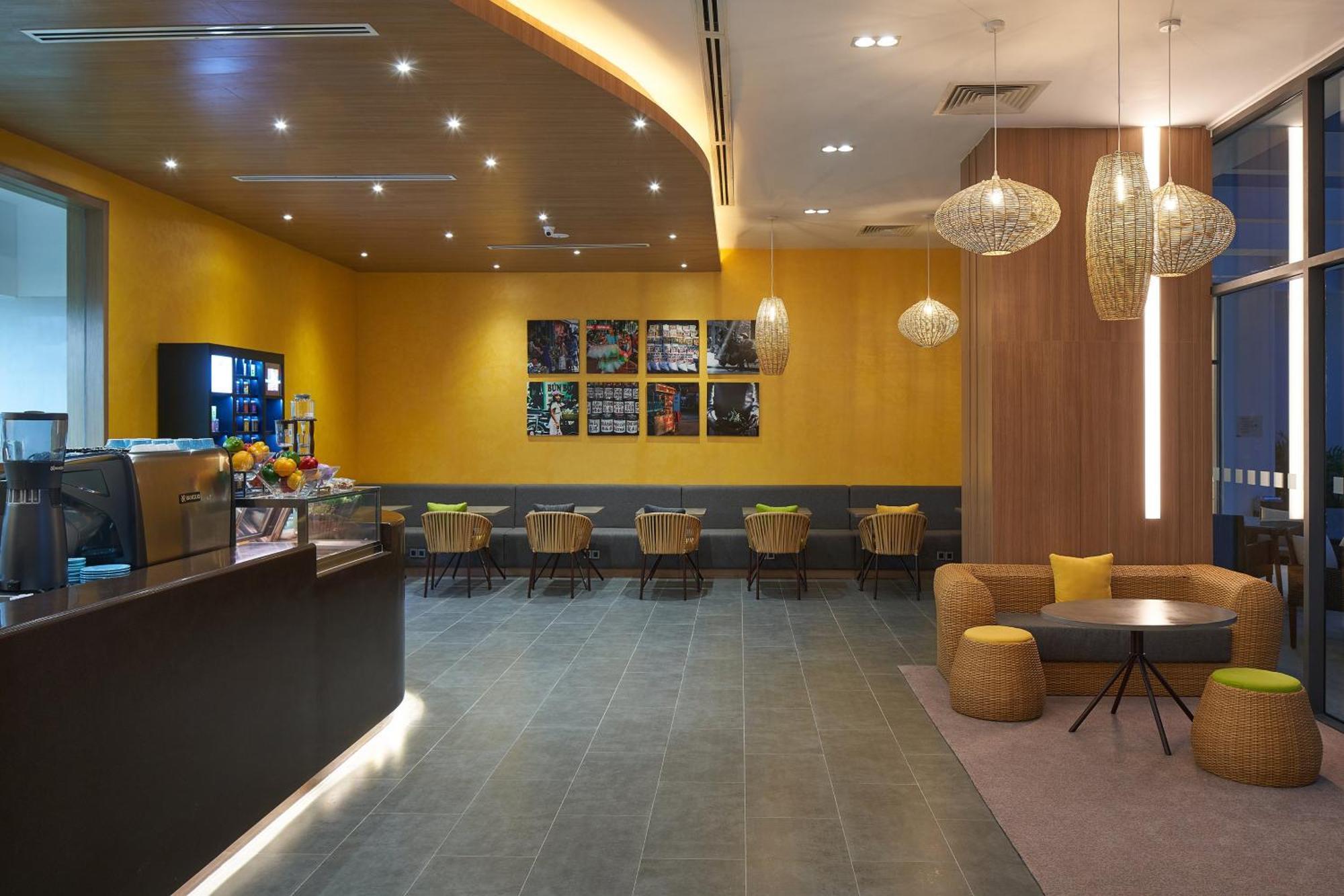 Hotel & Saigon Airport By Ihg