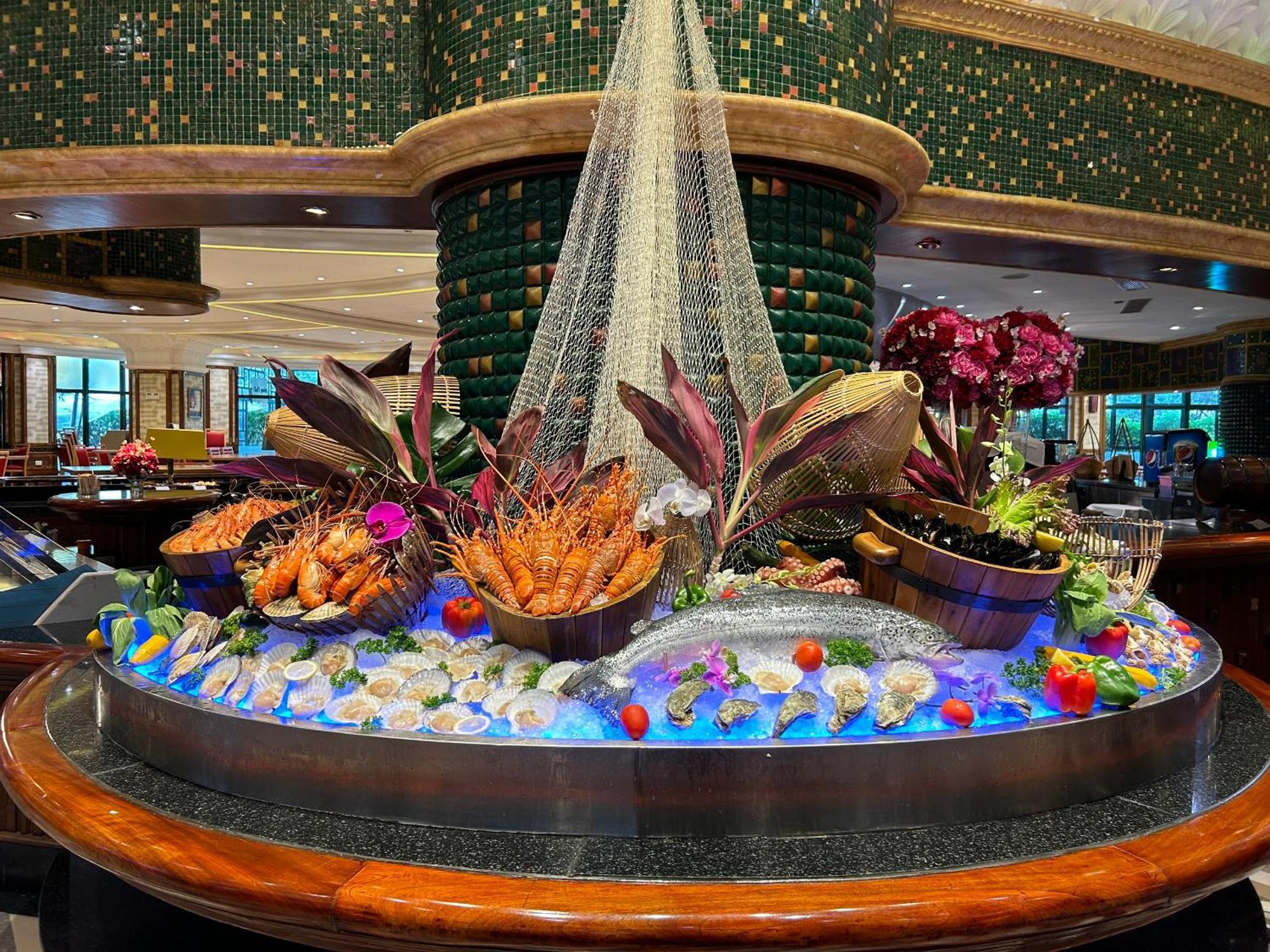 Windsor Plaza Hotel 5*