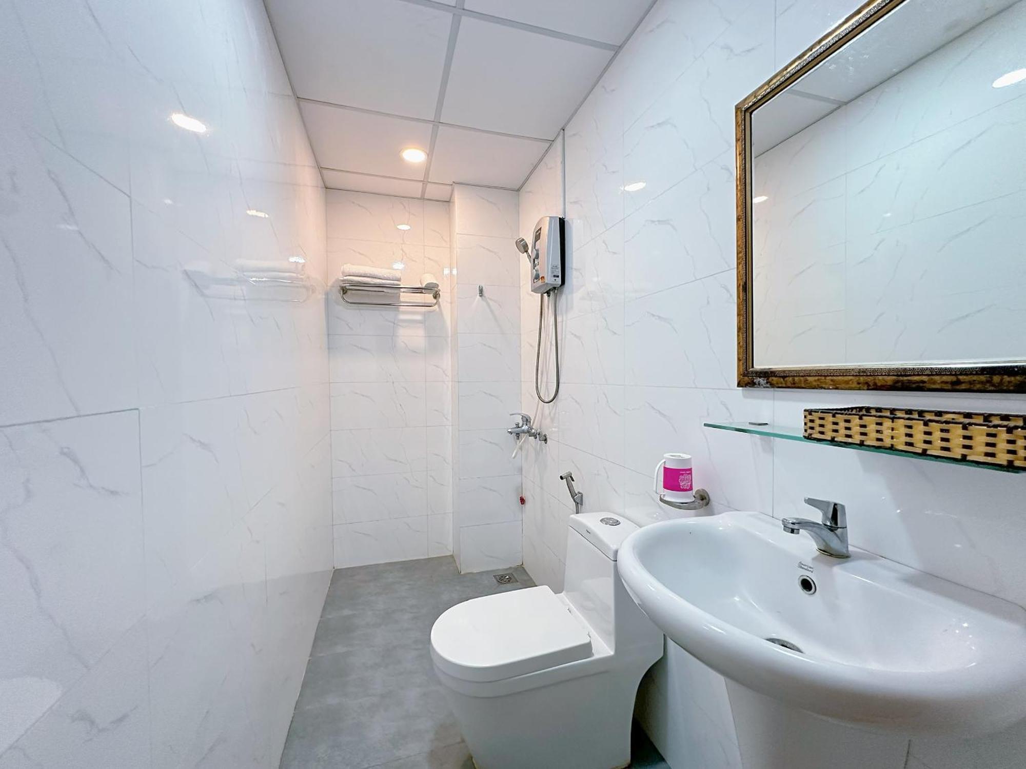 Luan Vu - Bui Vien Walking Street Bed & Breakfast 2*