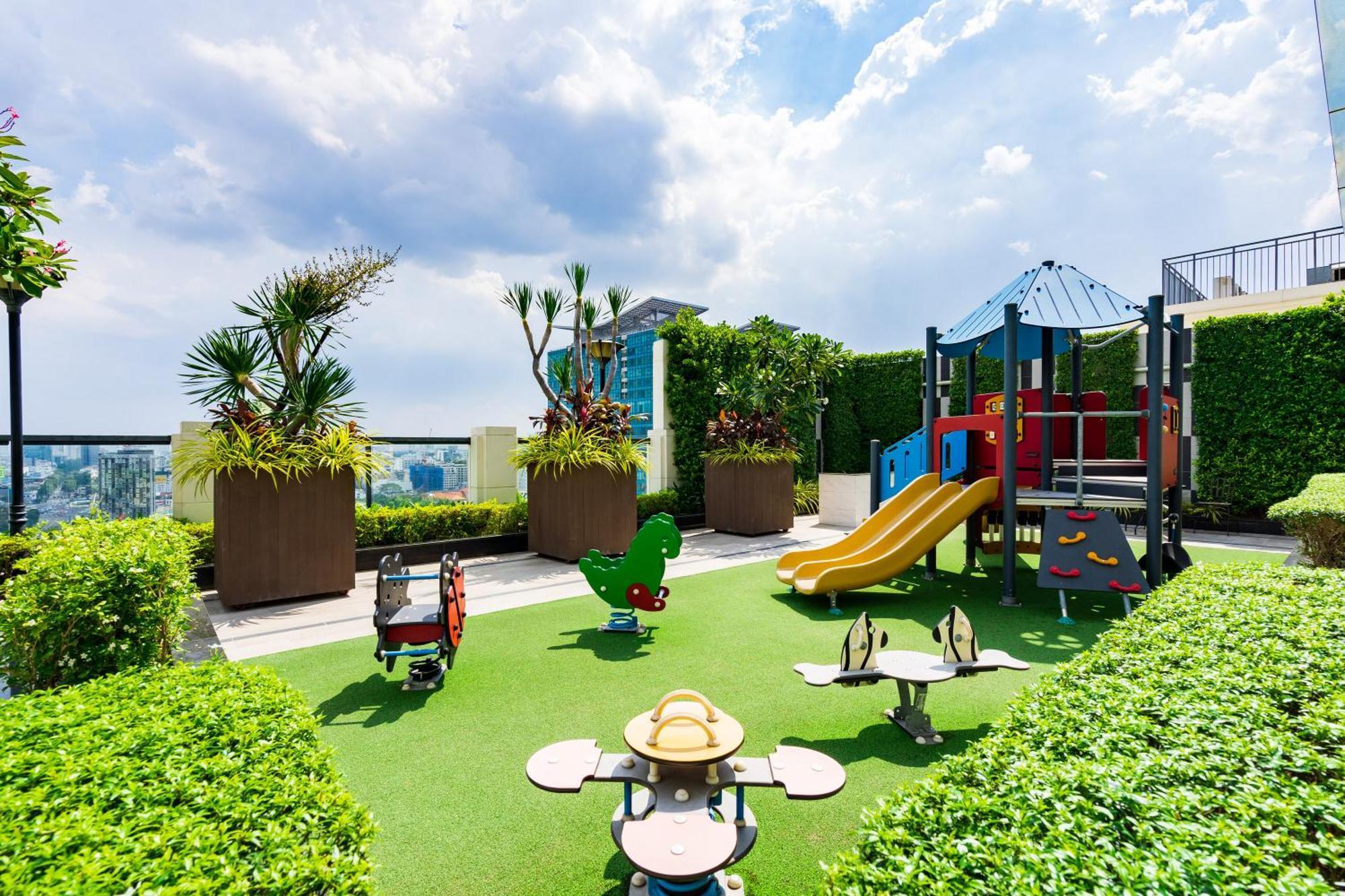Apartment Luxury Living In The Heart Of D1/3br/infinity Pool Ho Chi Minh City