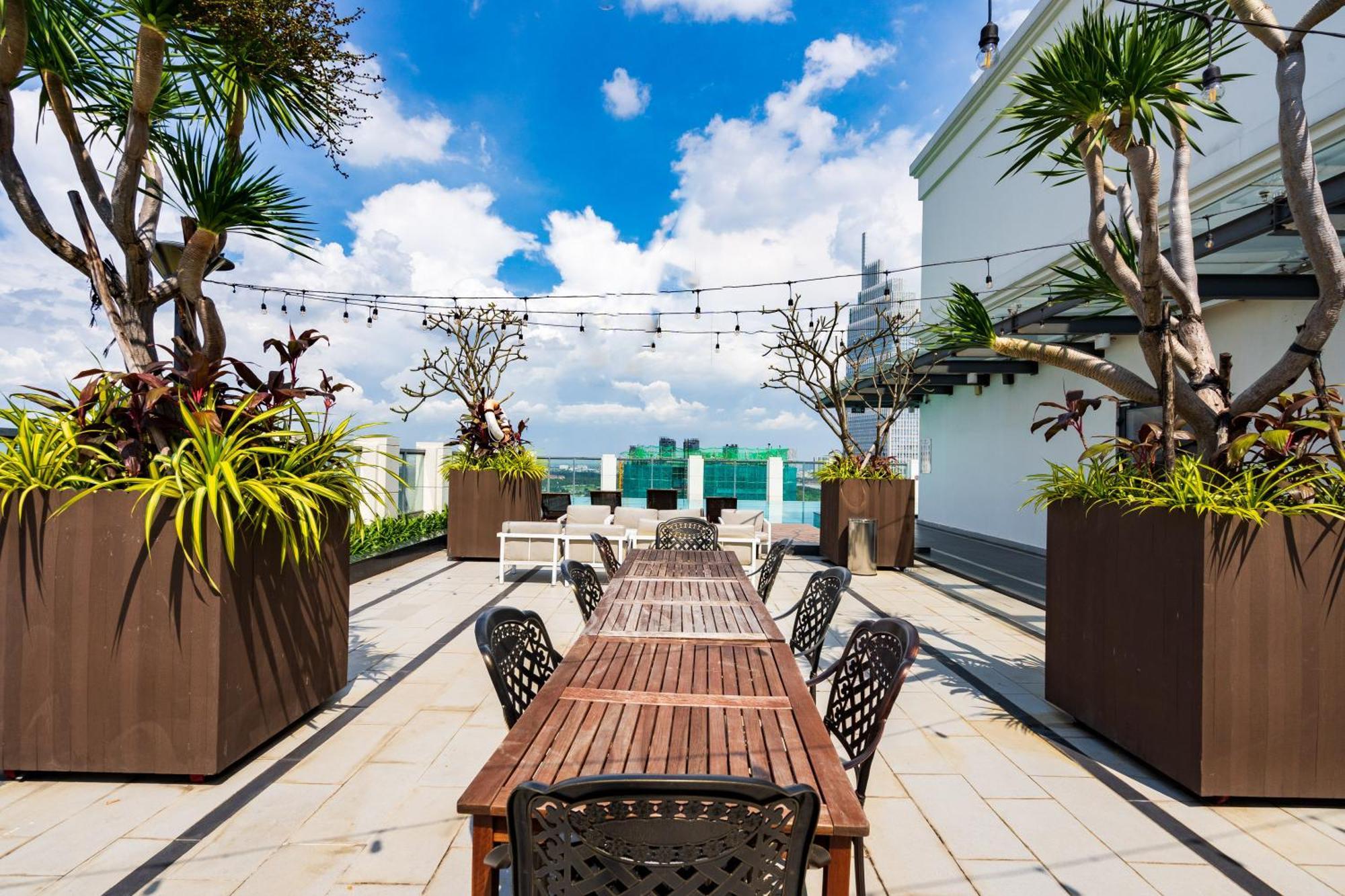 Luxury Living In The Heart Of D1/3br/infinity Pool