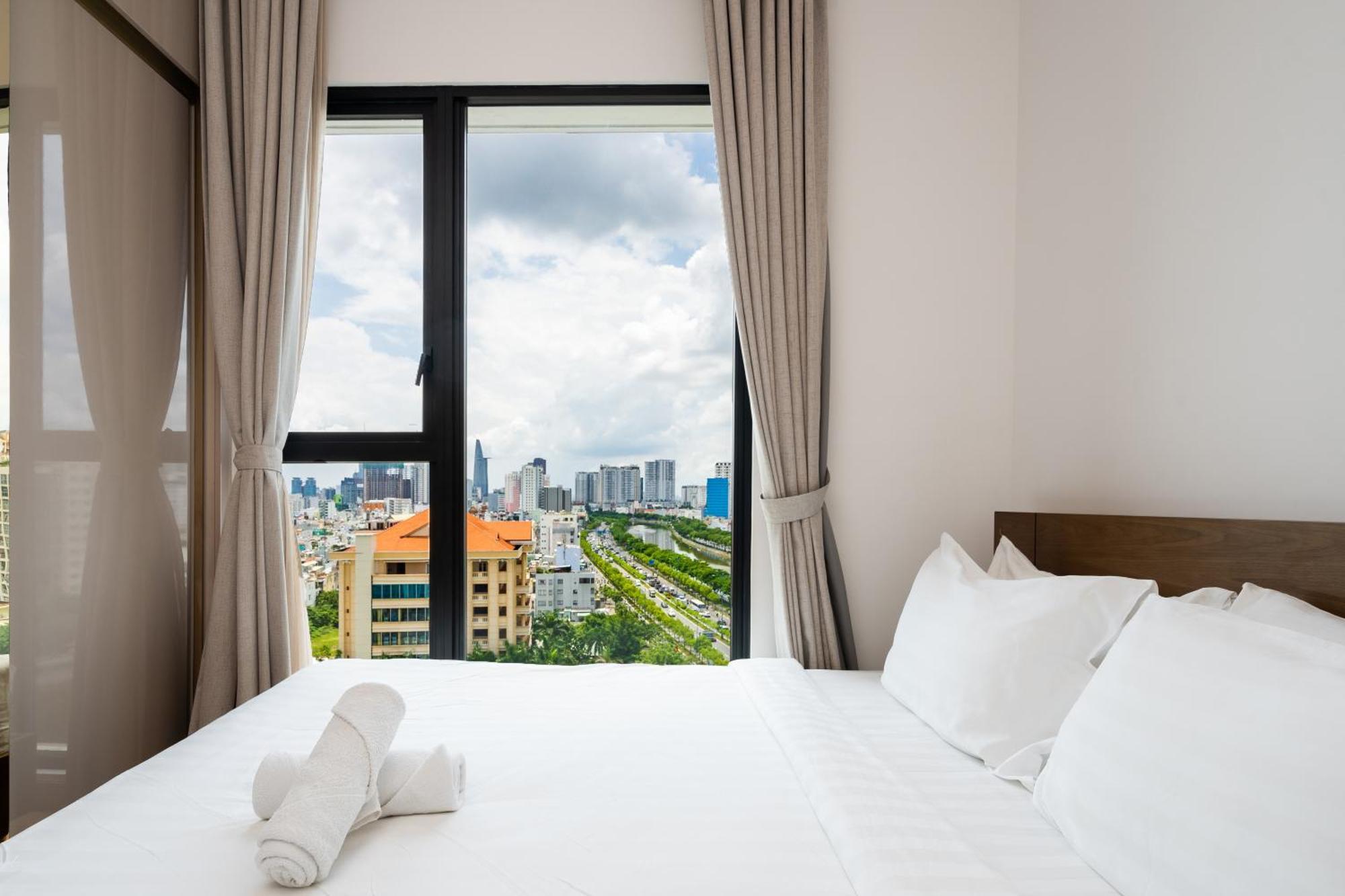 Apartment Luxury Living In The Heart Of D1/3br/infinity Pool Ho Chi Minh City