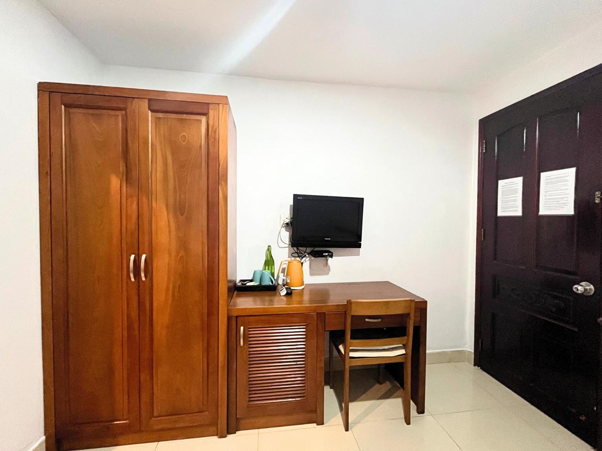 Khách sạn The Alley Saigon 3*