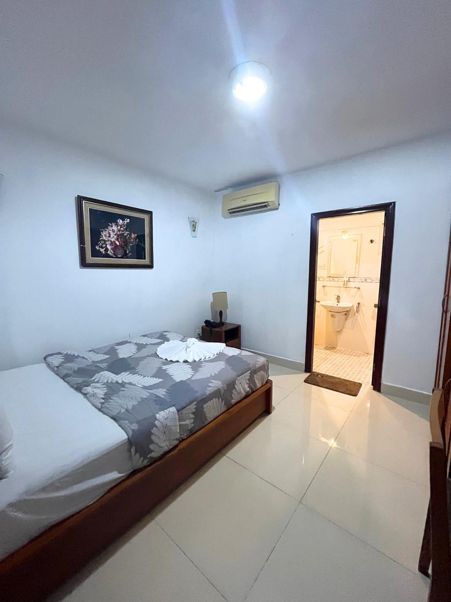 Khách sạn The Alley Saigon 3*