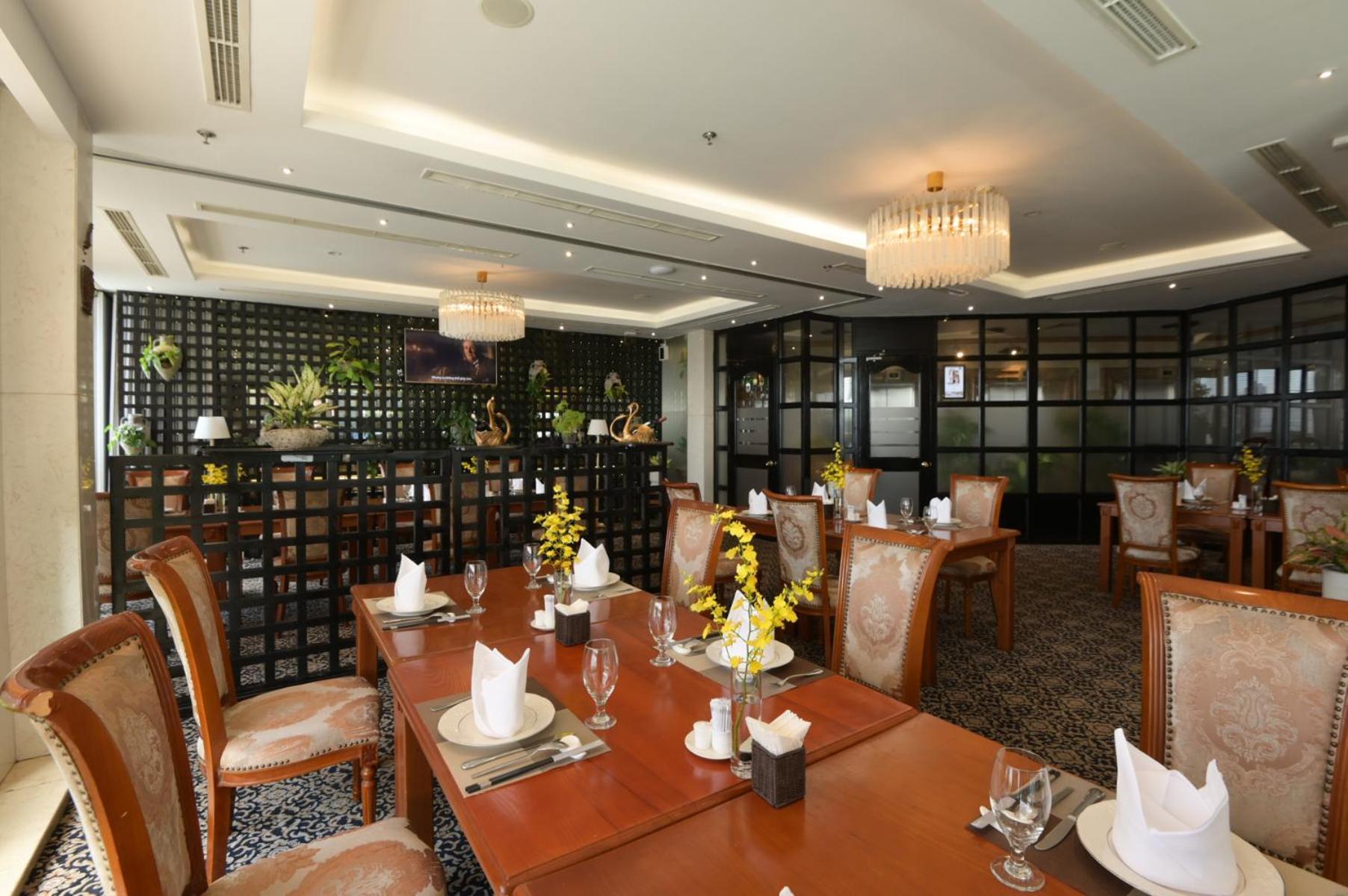 Hotel Grand Saigon 5*