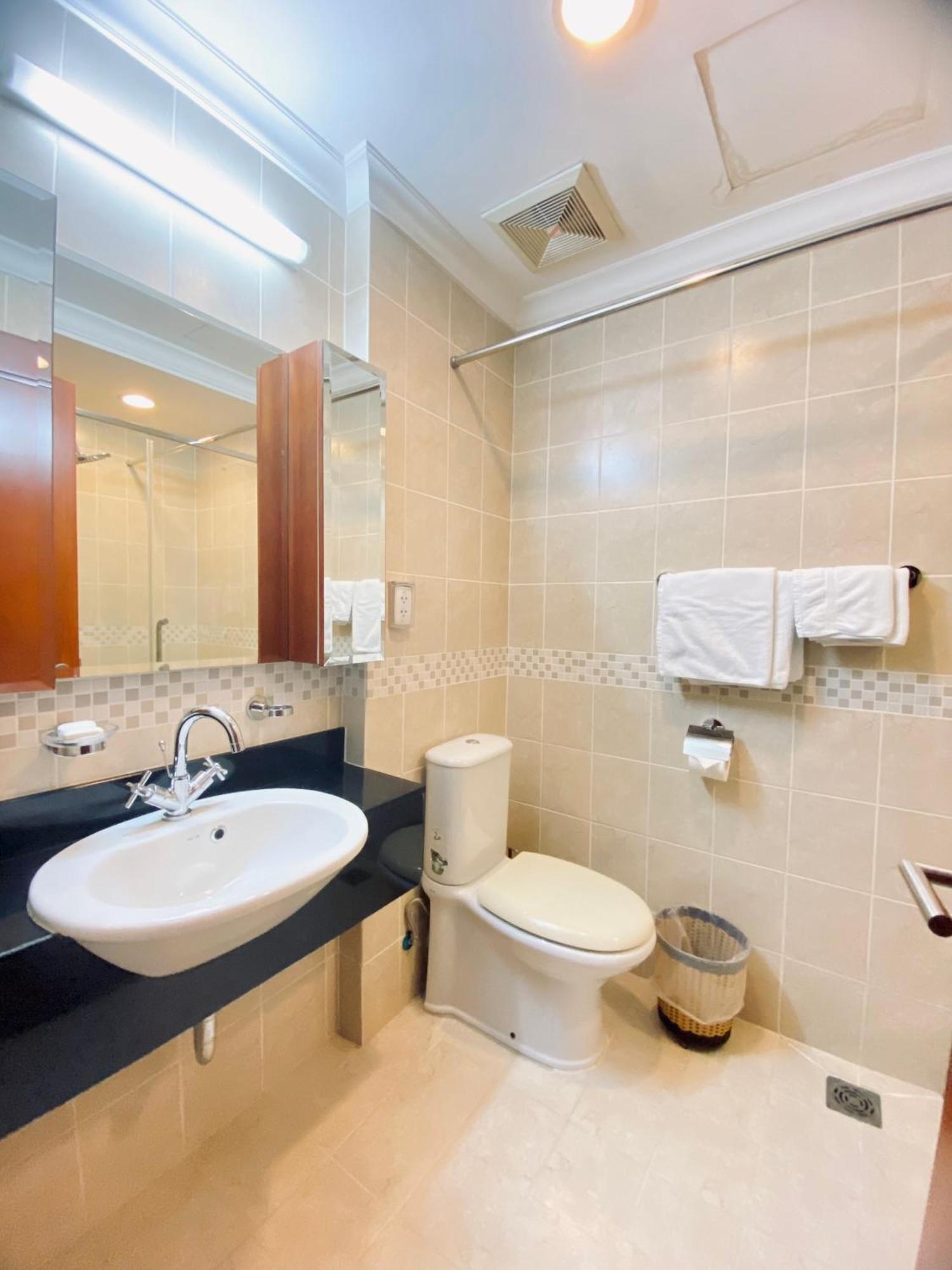 M Luxury * TP. Hồ Chí Minh