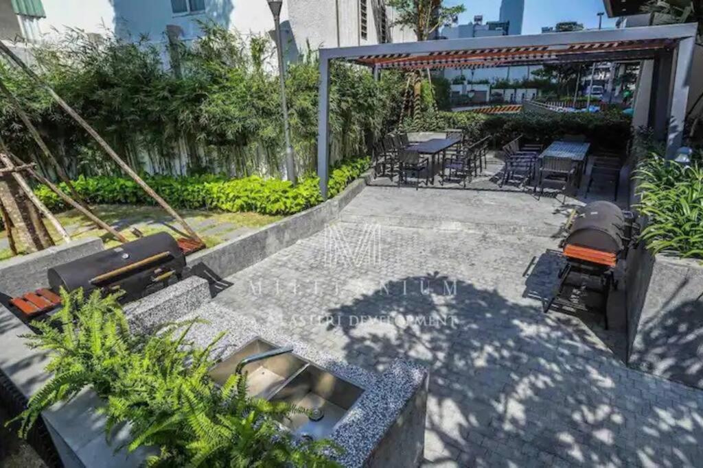 Amber Luxury Millennium Free Pool Apartment