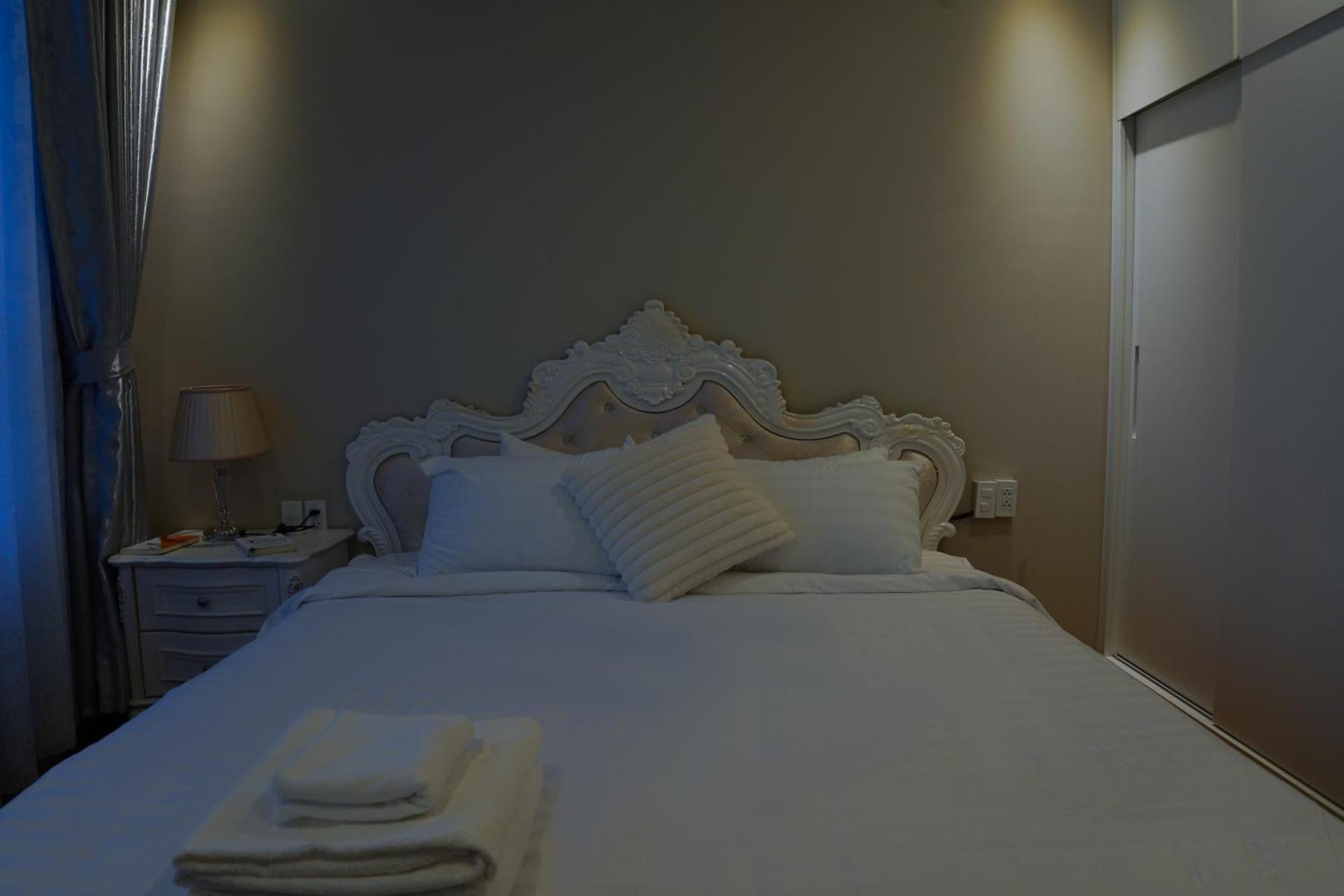 Louisa The Gold View Apartment