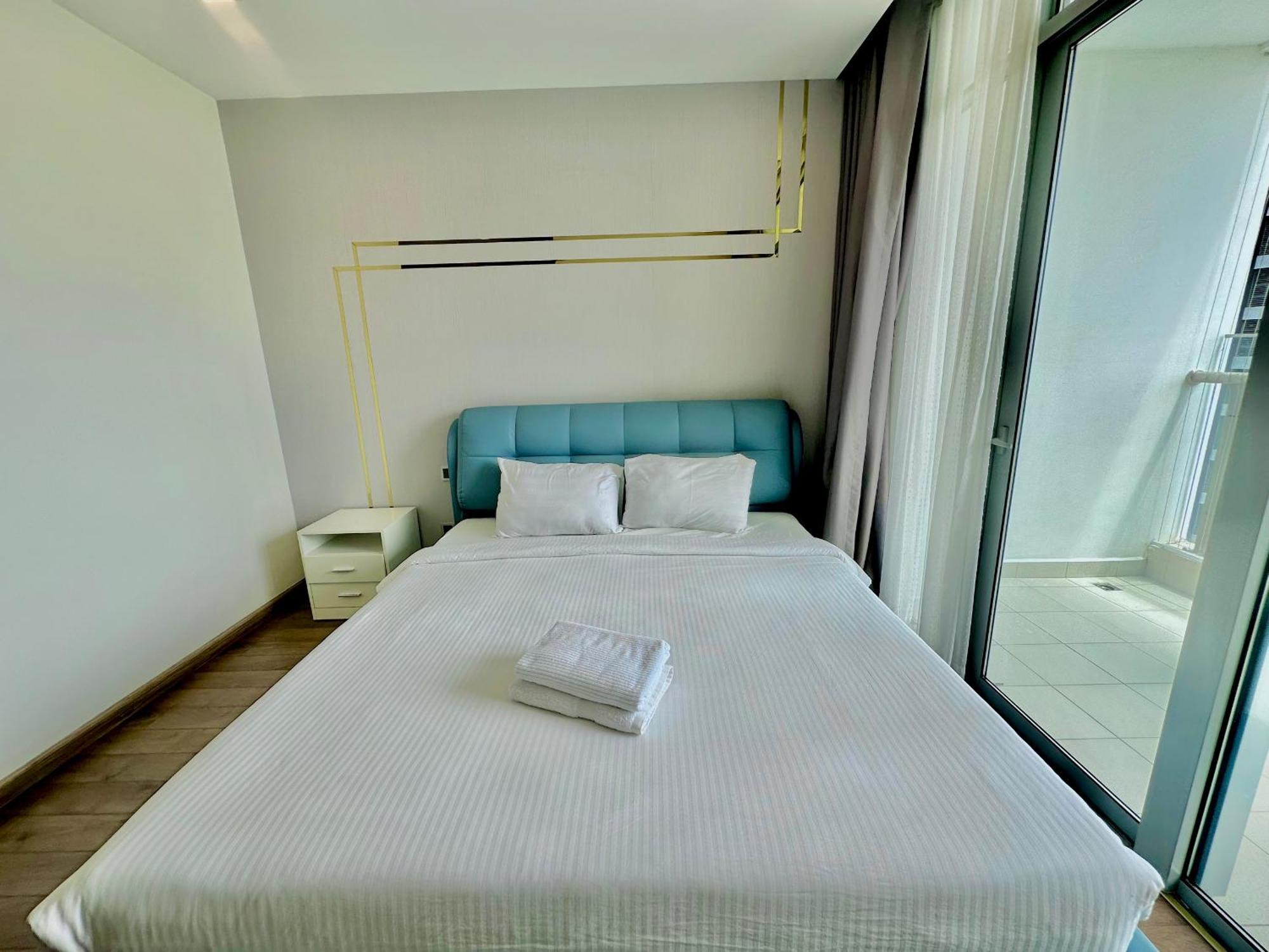 Vinhomes Central Park Luxury 1,2,3,4 Bedroom, Landmark 81 Area *