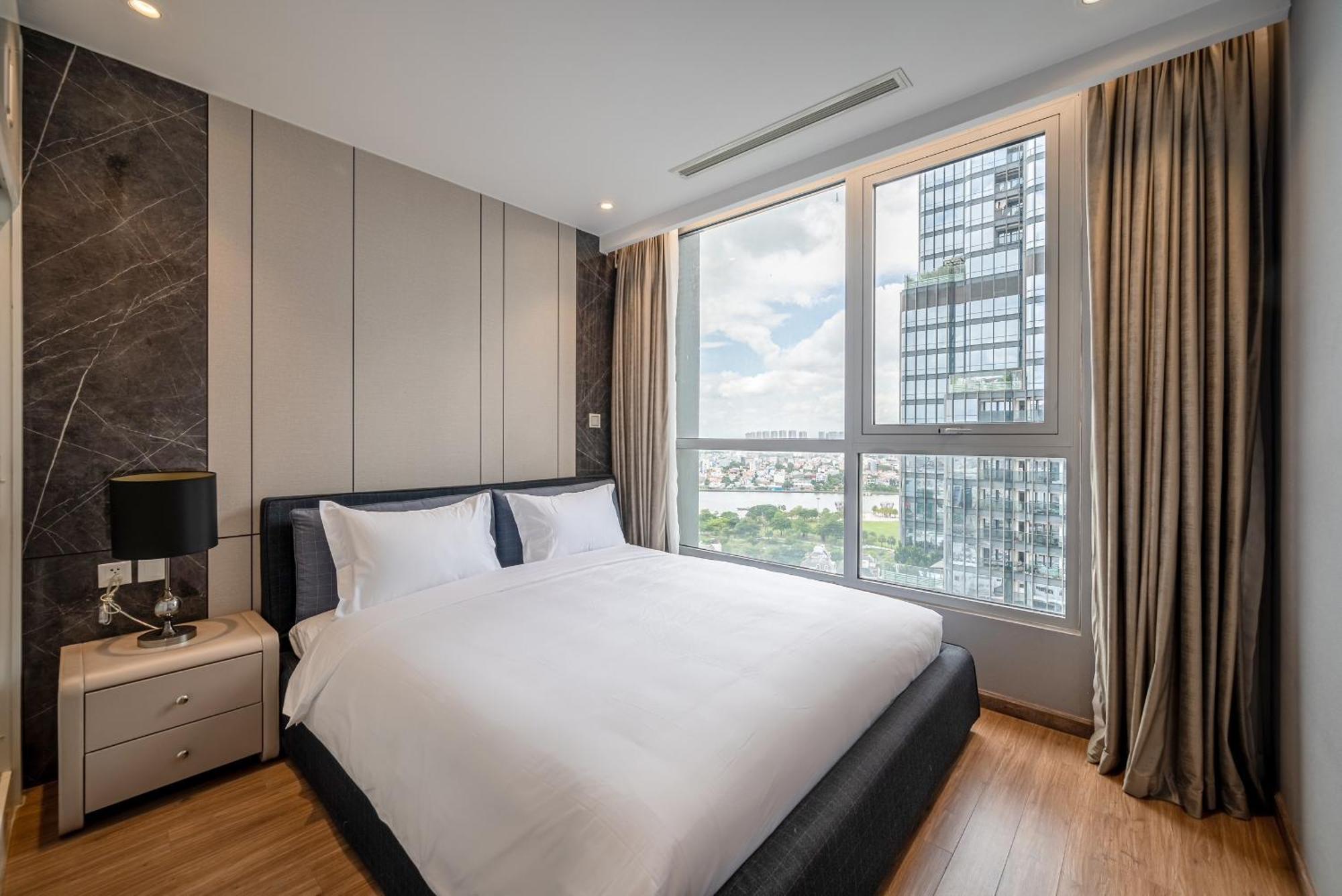 Vinhomes Central Park Luxury 1,2,3,4 Bedroom, Landmark 81 Area * Ho Chi Minh City