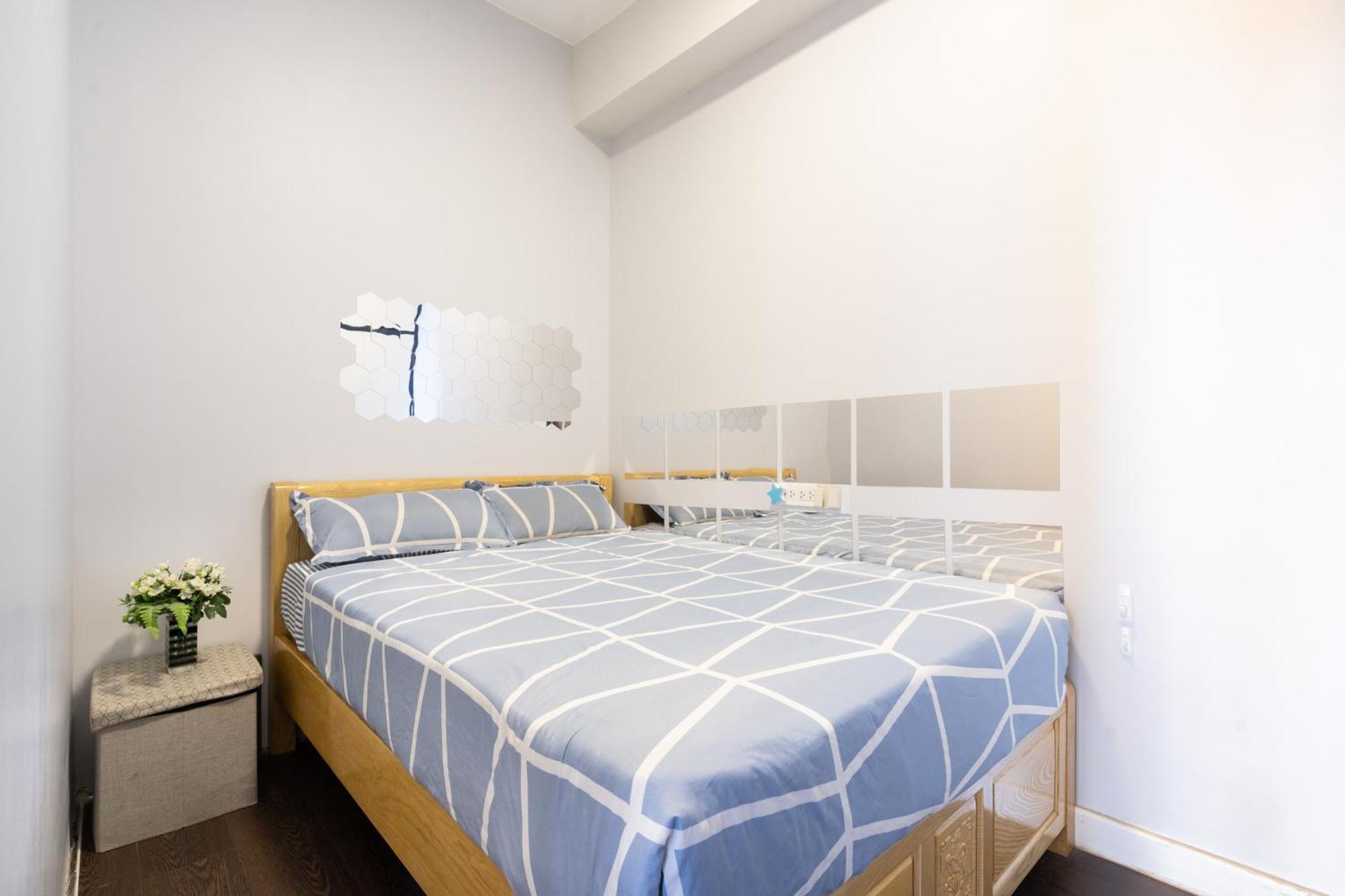 Tan Son Nhat Airport Sweet 2 Bedroom 1 Wc Apartment-free Gym , Sky Pool ,bbq ,garden * Ho Chi Minh City