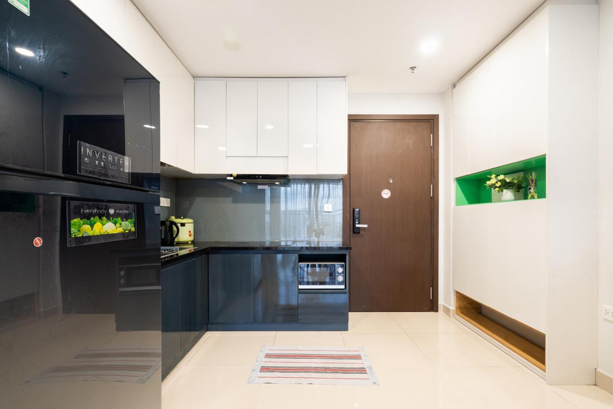 Tan Son Nhat Airport Sweet 2 Bedroom 1 Wc Apartment-free Gym , Sky Pool ,bbq ,garden Apartment *